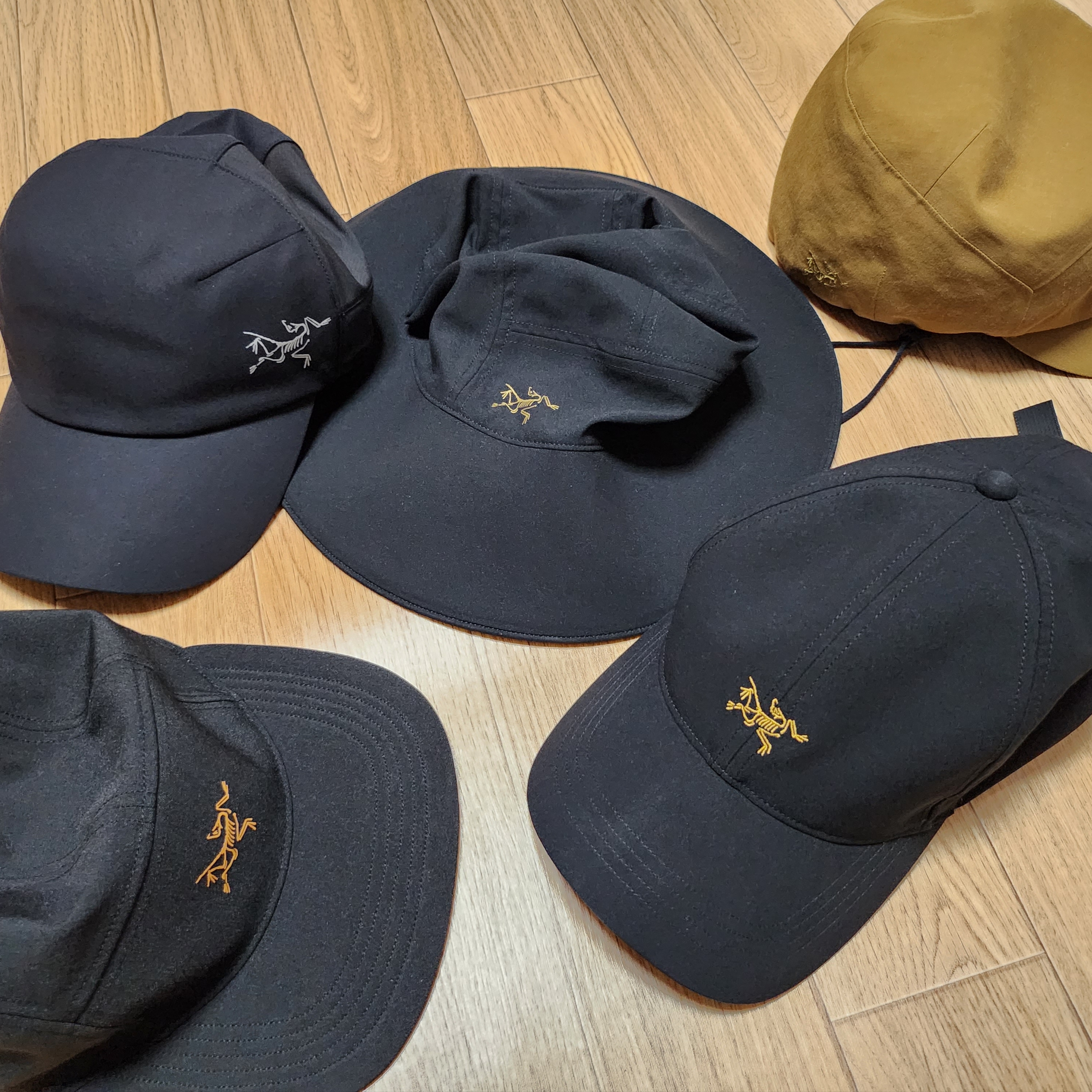 Arc'teryx Calvus Cap Black, Arc'teryx Calidum 5 Panel Cap Black 착용 스타일