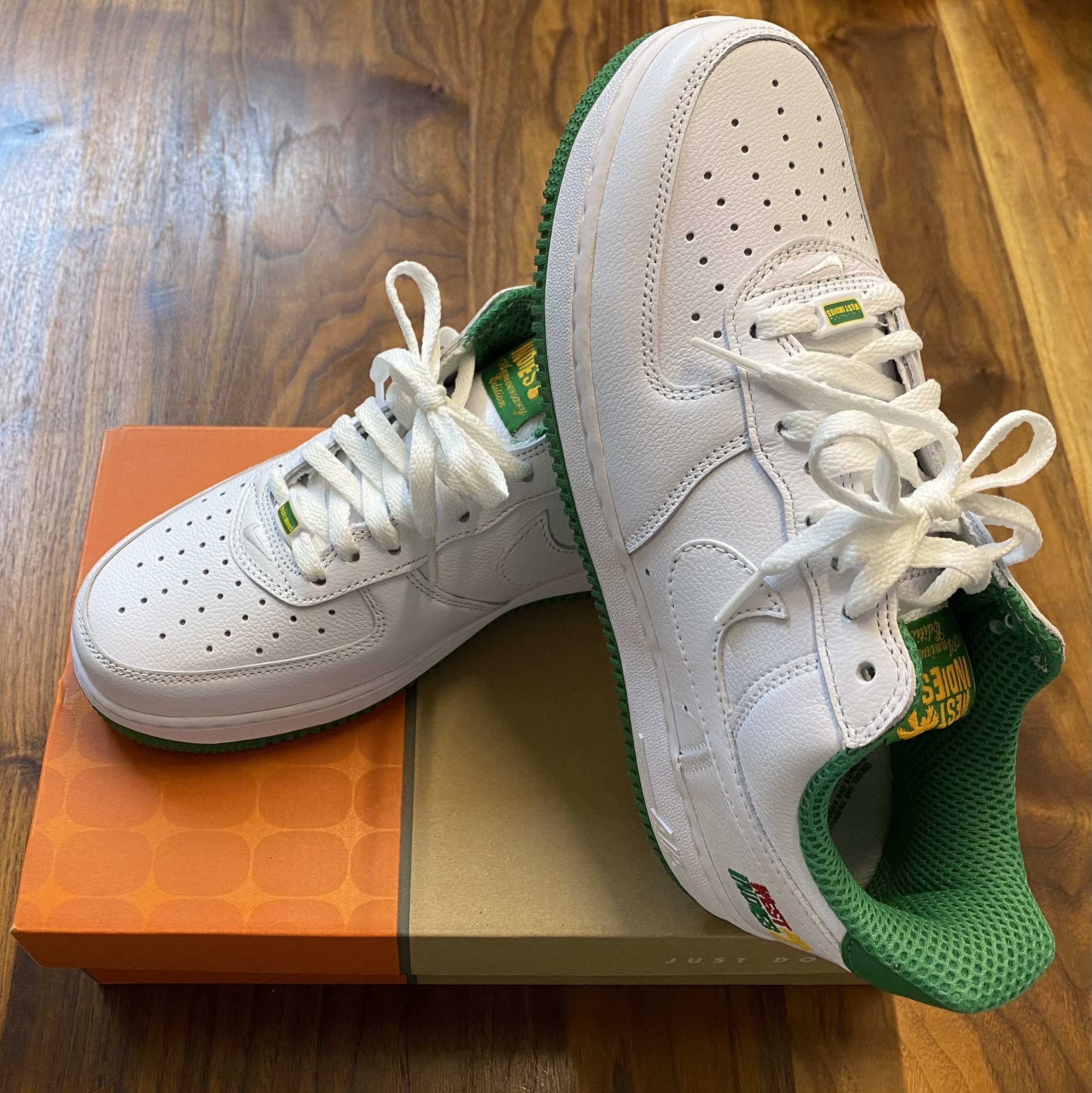 Nike Air Force 1 Low Retro QS West Indies Classic Green 착용 스타일 - 2