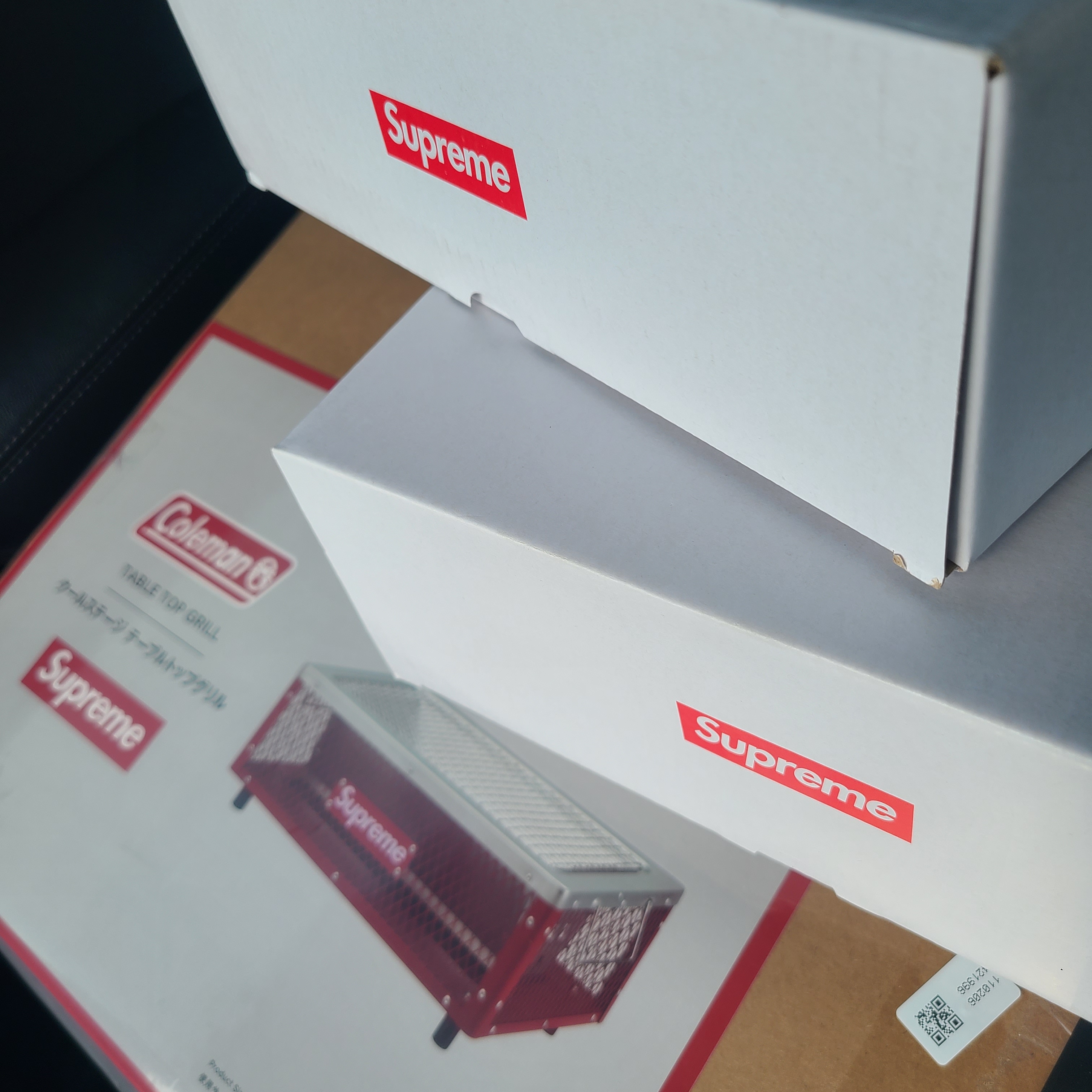 Supreme x Coleman Charcoal Grill Red - 23SS 착용 스타일