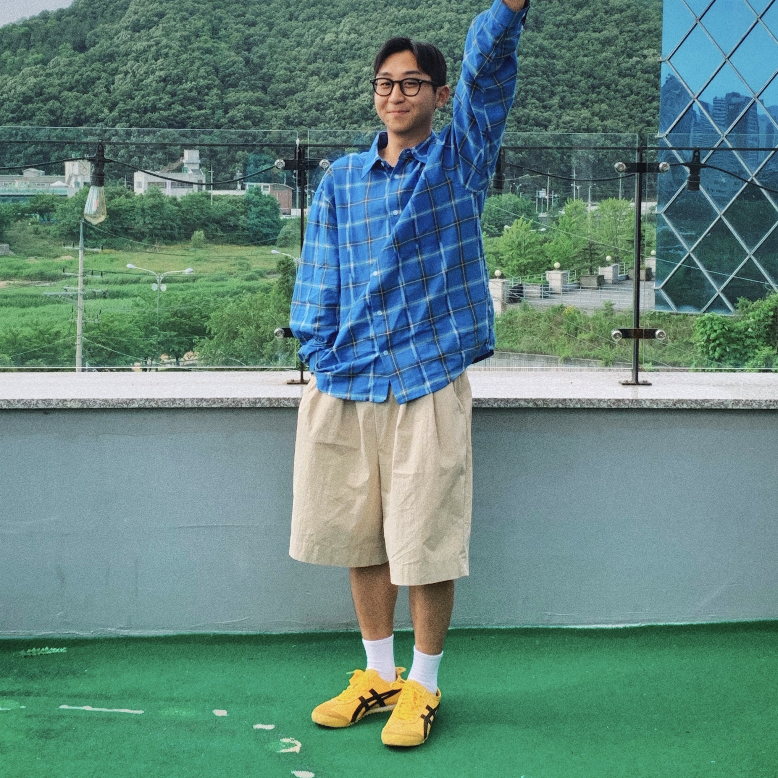 Onitsuka Tiger Mexico 66 Yellow Black 착용 스타일 - 2