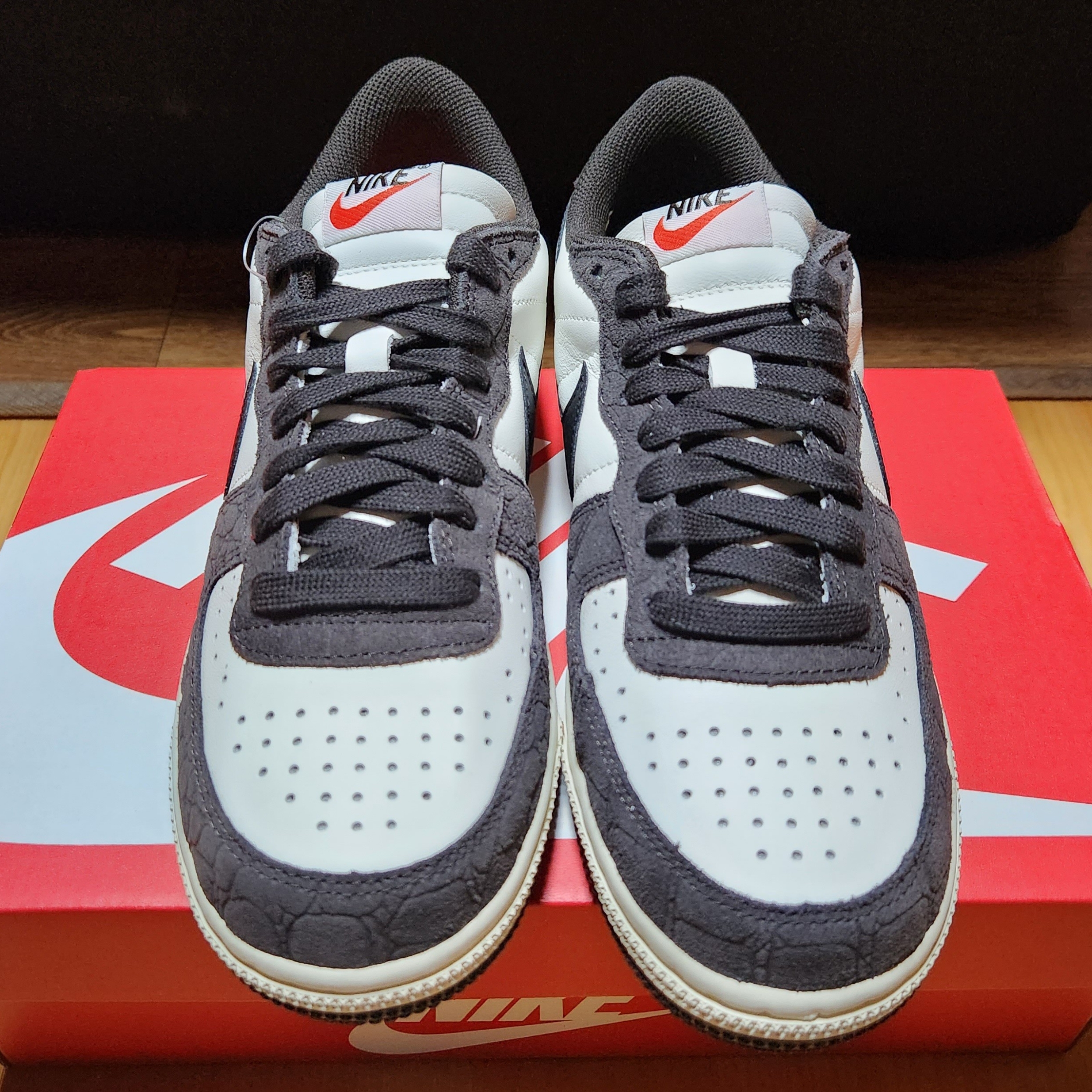 Nike Terminator Low Velvet Brown 착용 스타일 - 1
