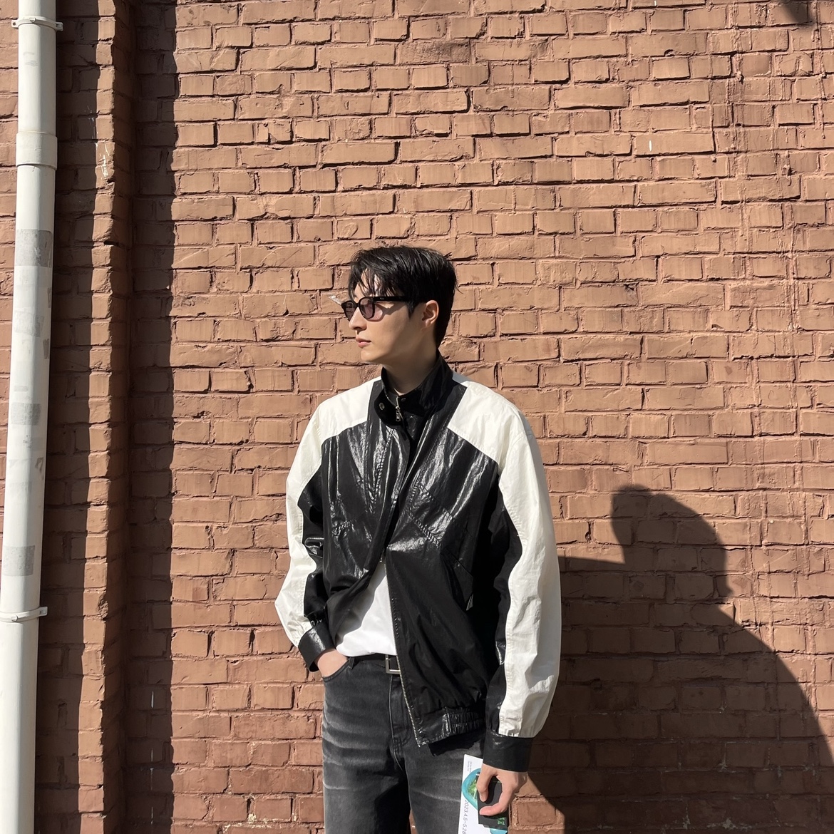 (W) Matin Kim Logo Coating Jumper Black 착용 스타일 - 2