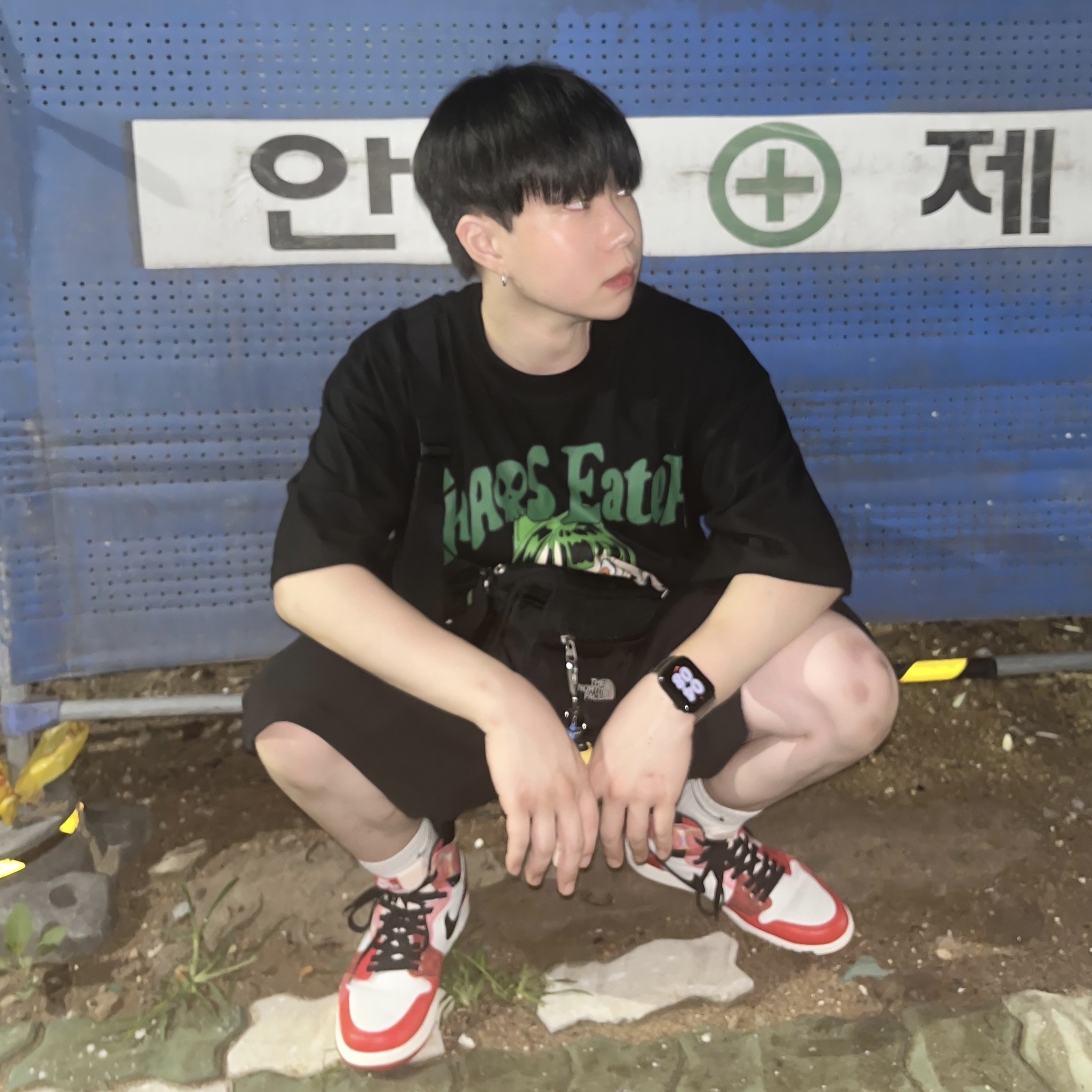 Jordan 1 Retro High Spider-Man Next Chapter, Apple Watch Nike Series 7 45mm GPS Midnight Aluminum Case with Nike Sport Band Anthracite Black (Korean Ver.) 착용 스타일