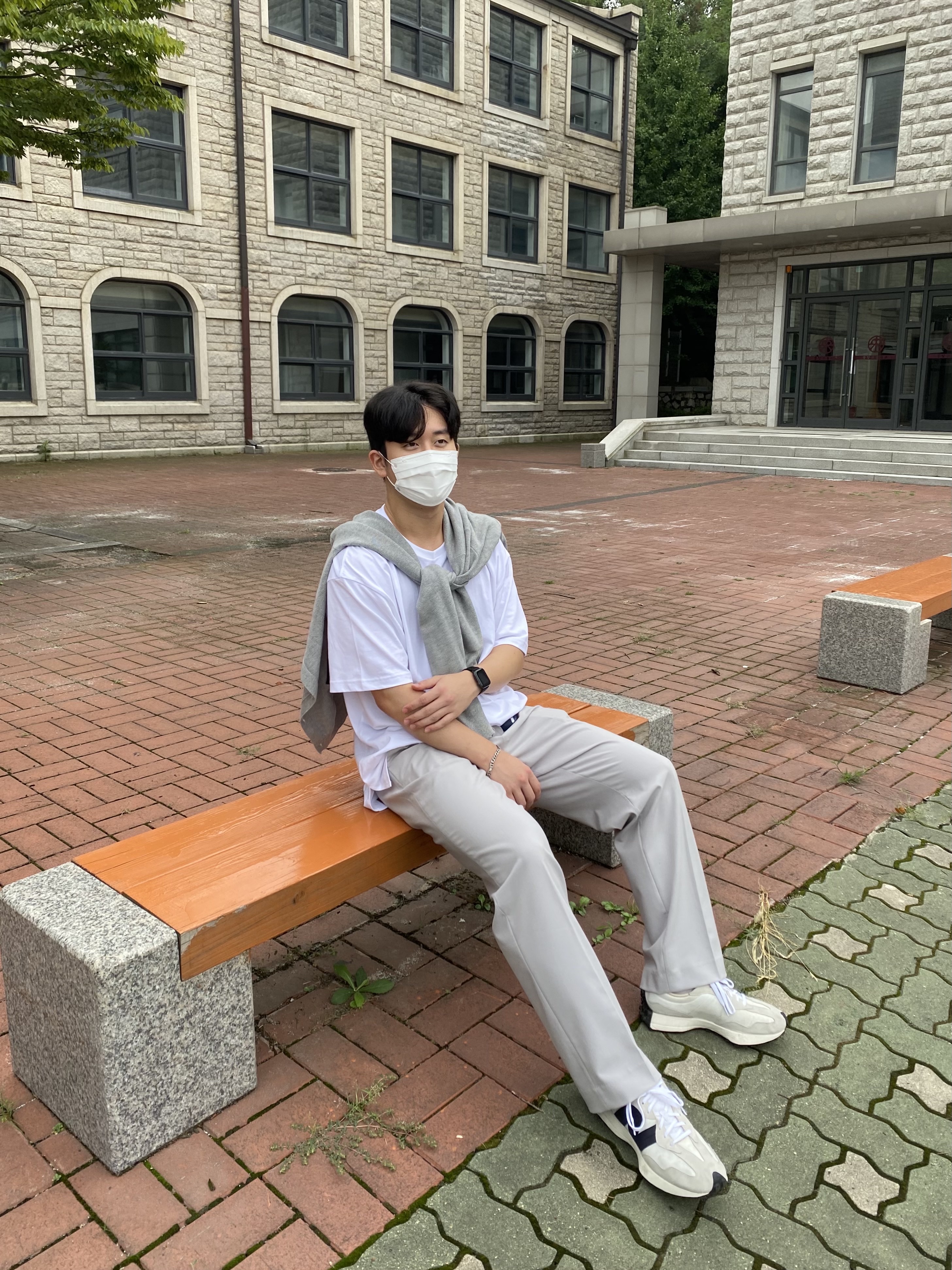 New Balance 327 White Black 착용 스타일 - 2