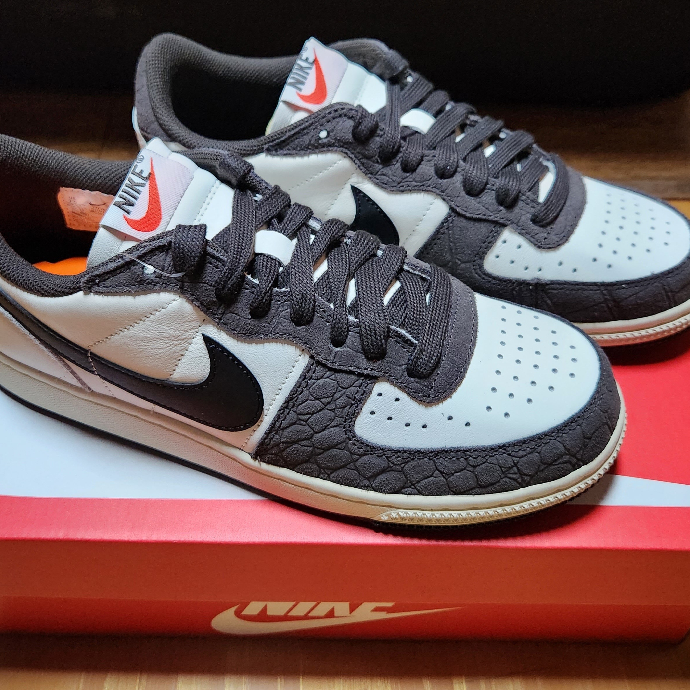 Nike Terminator Low Velvet Brown 착용 스타일 - 2