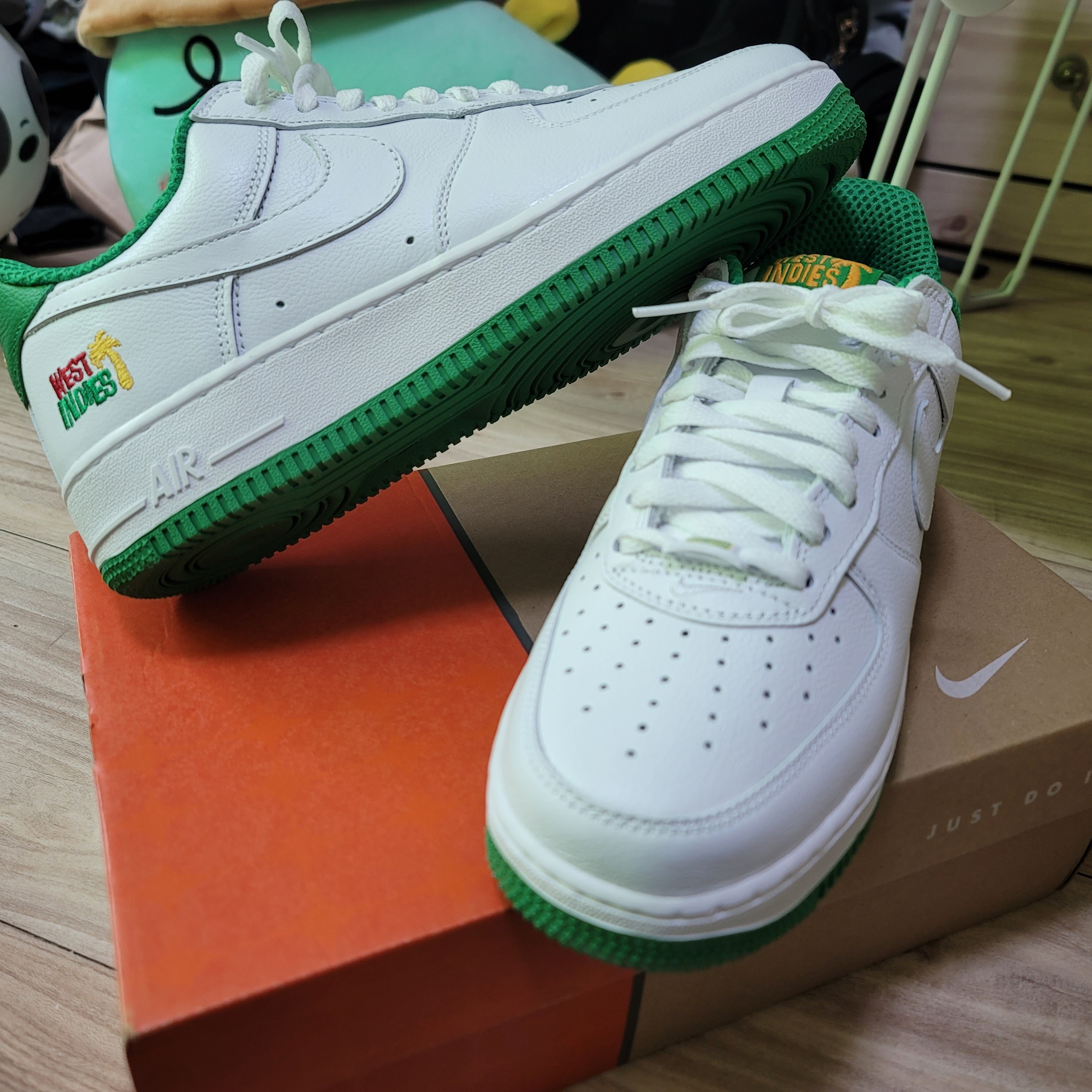 Nike Air Force 1 Low Retro QS West Indies Classic Green 착용 스타일