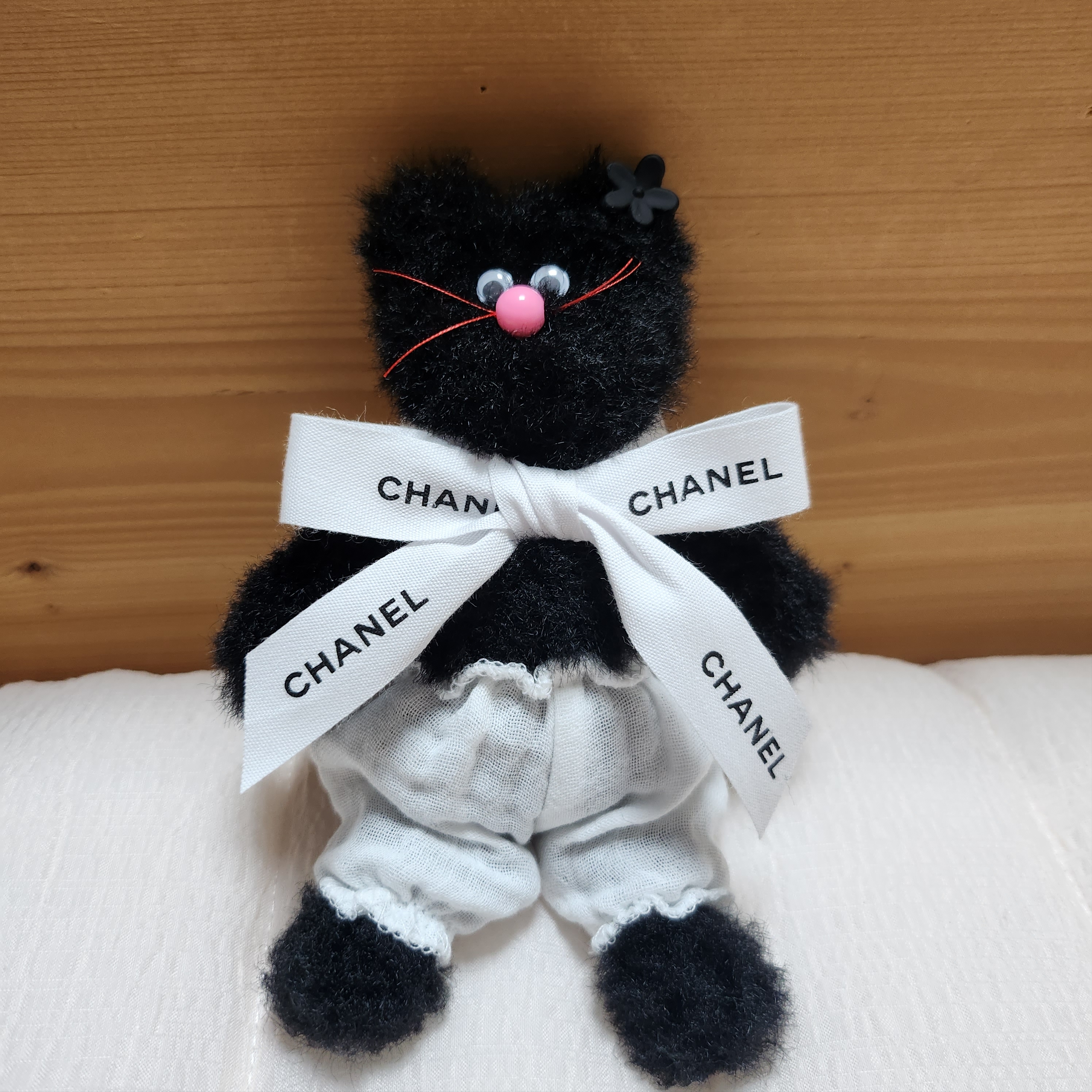 Monamhee Beulpingi Keyring with White Pants Black 착용 스타일 - 2
