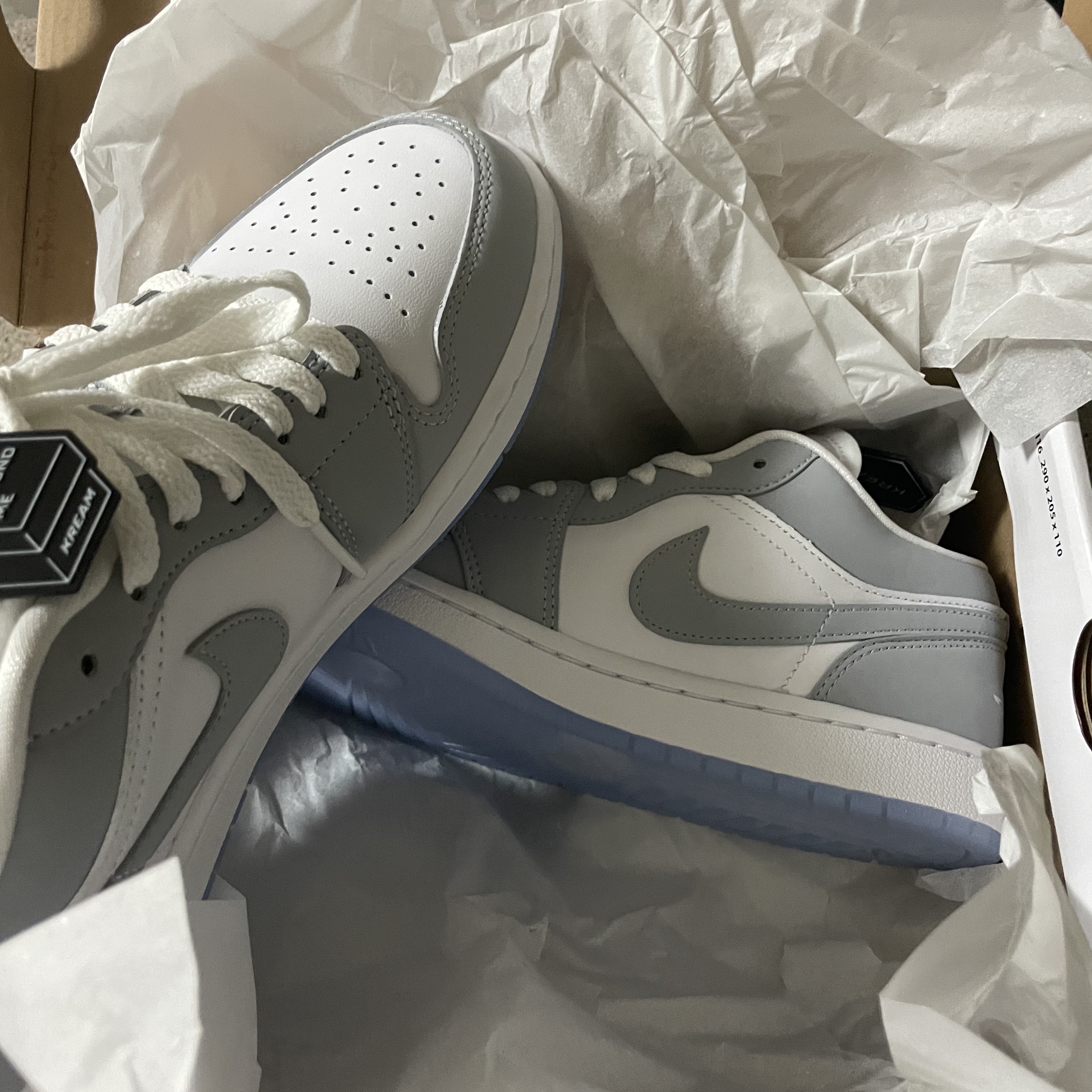 (W) Jordan 1 Low White Wolf Grey 착용 스타일