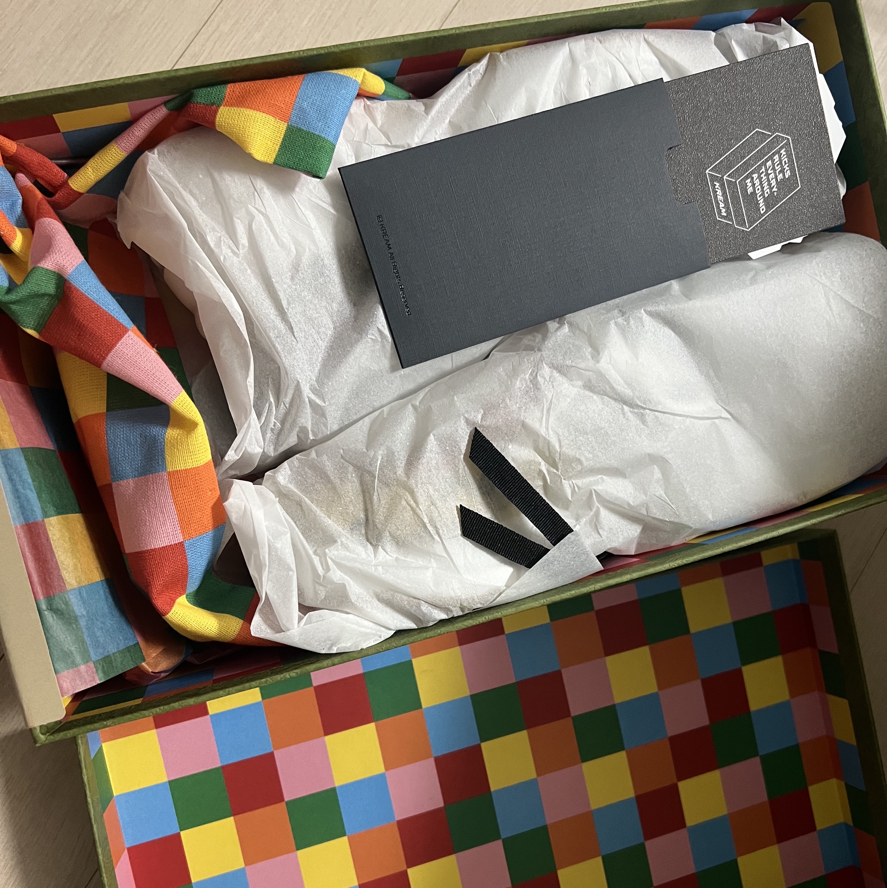 (W) Gucci Rhyton GG Multicolor Sneakers White 착용 스타일 - 2