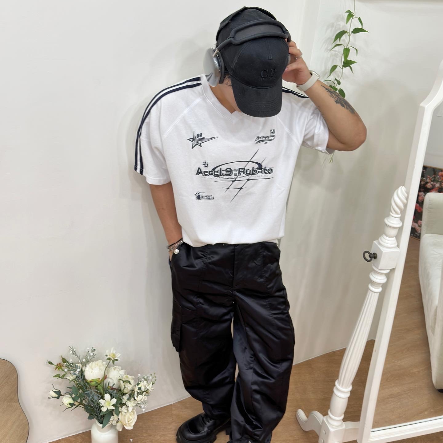 Apple AirPods Max Lightning Space Gray (Korean Ver.), Prada Monolith Brushed Leather Lace-Up Shoes Black 착용 스타일 - 1