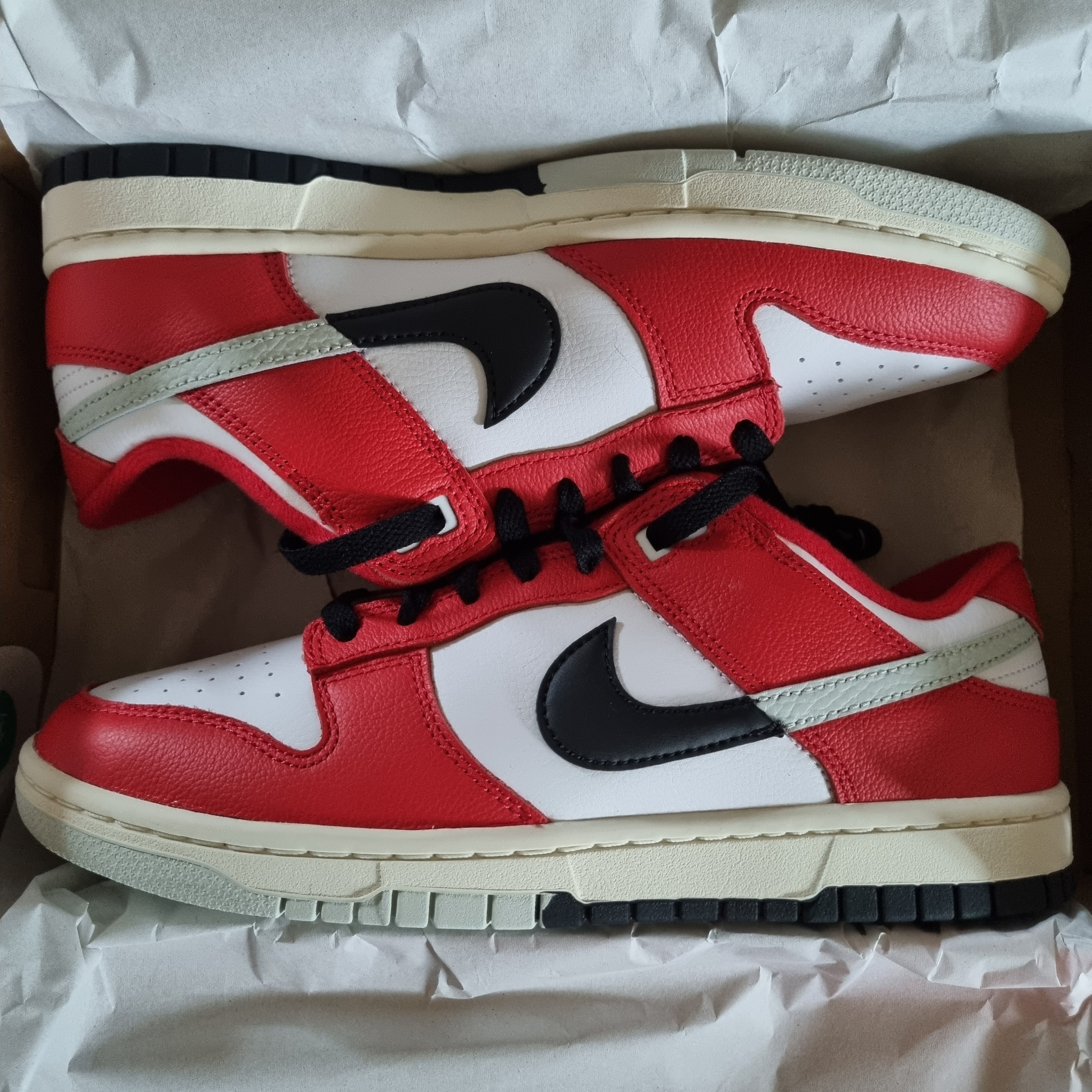 Nike Dunk Low Retro PRM University Red Black 착용 스타일