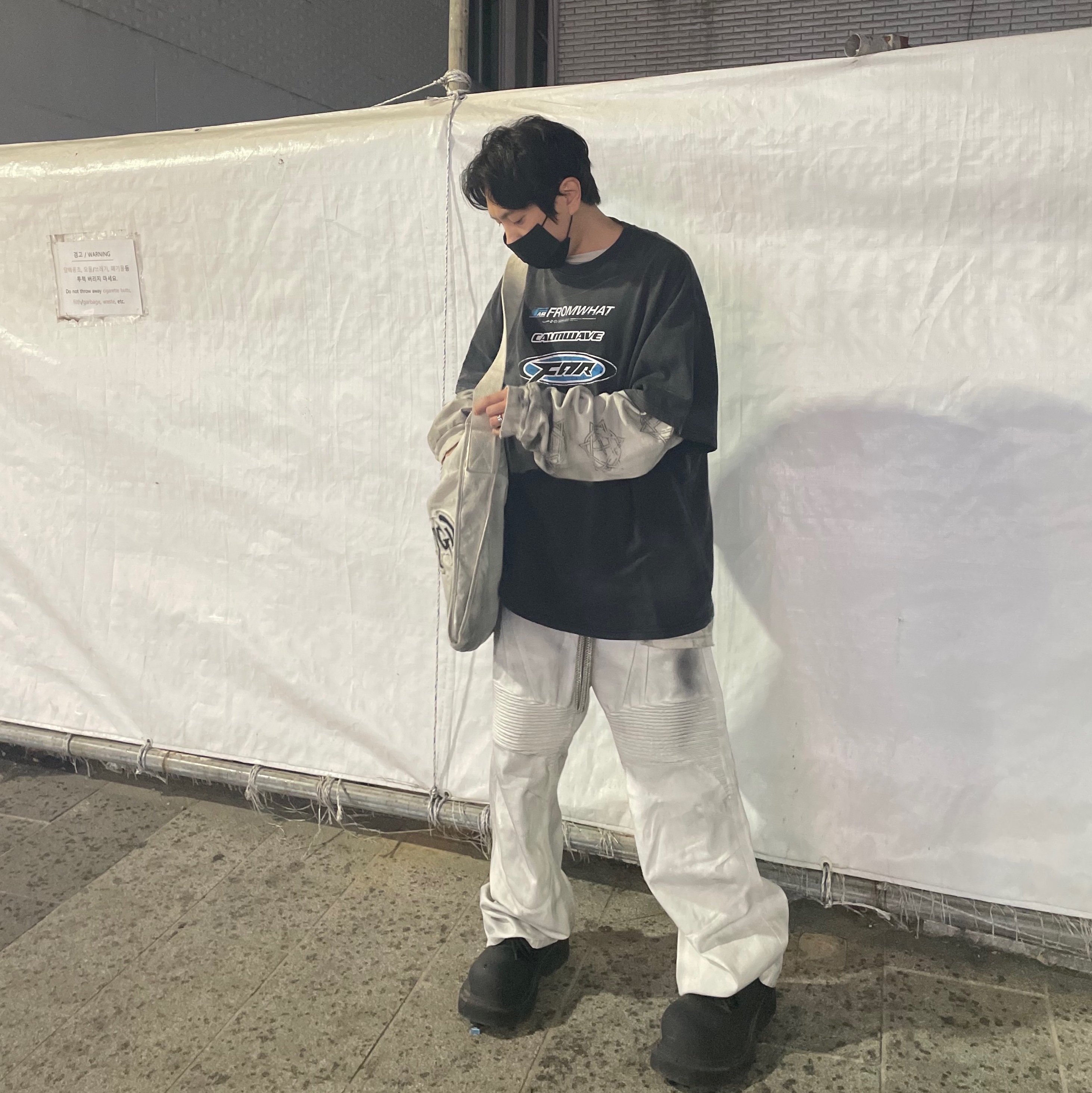 Farfromwhat Far Washed Logo T-Shirt Black, Balenciaga Steroid Derby Black 착용 스타일