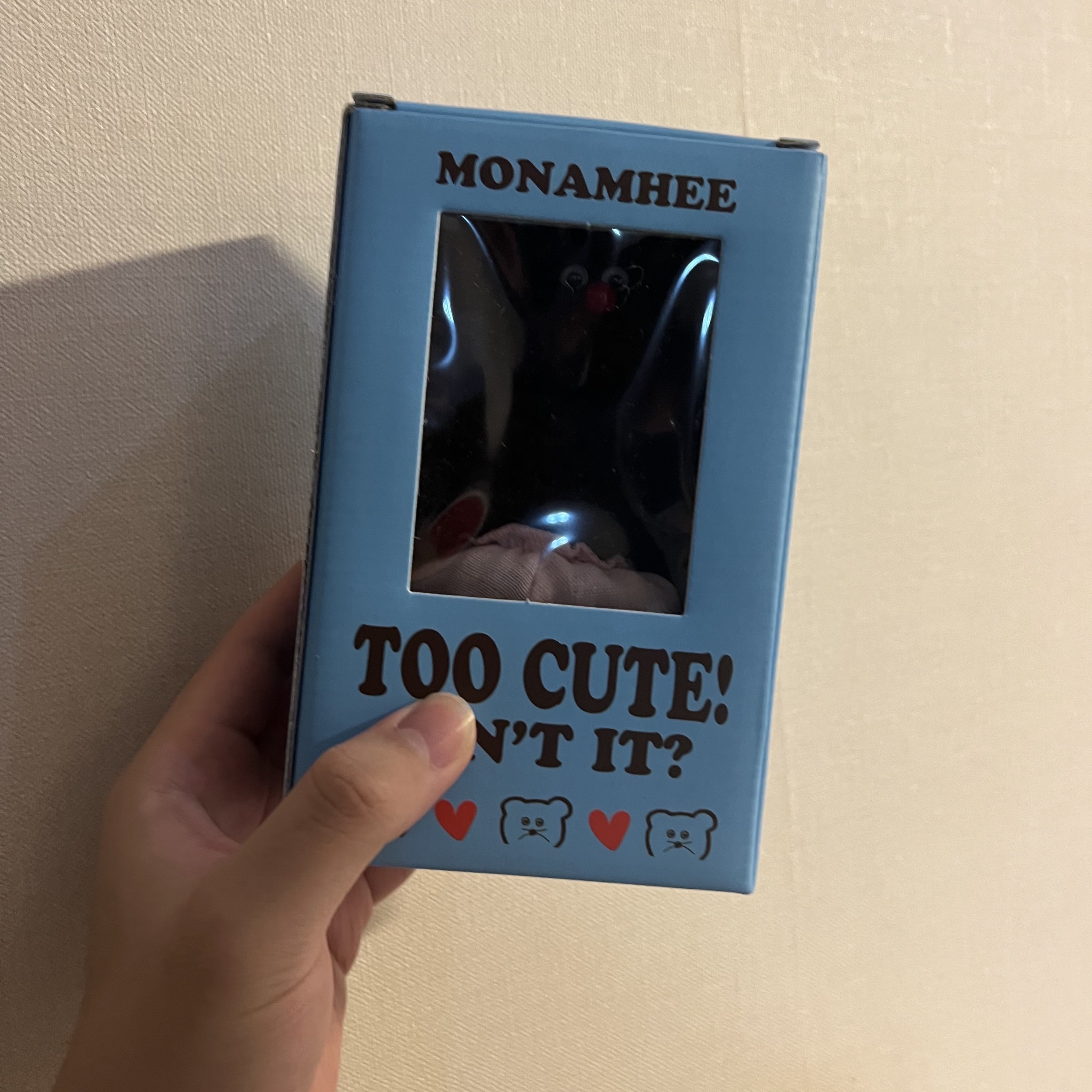 Monamhee Bred Keyring with Pink Pants Brown 착용 스타일