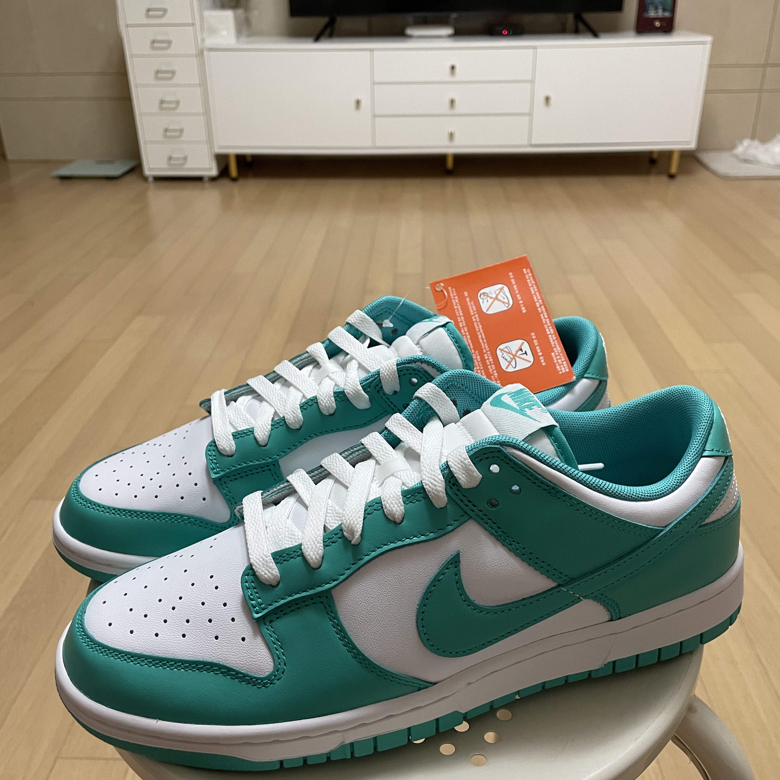 Nike Dunk Low White Clear Jade 착용 스타일