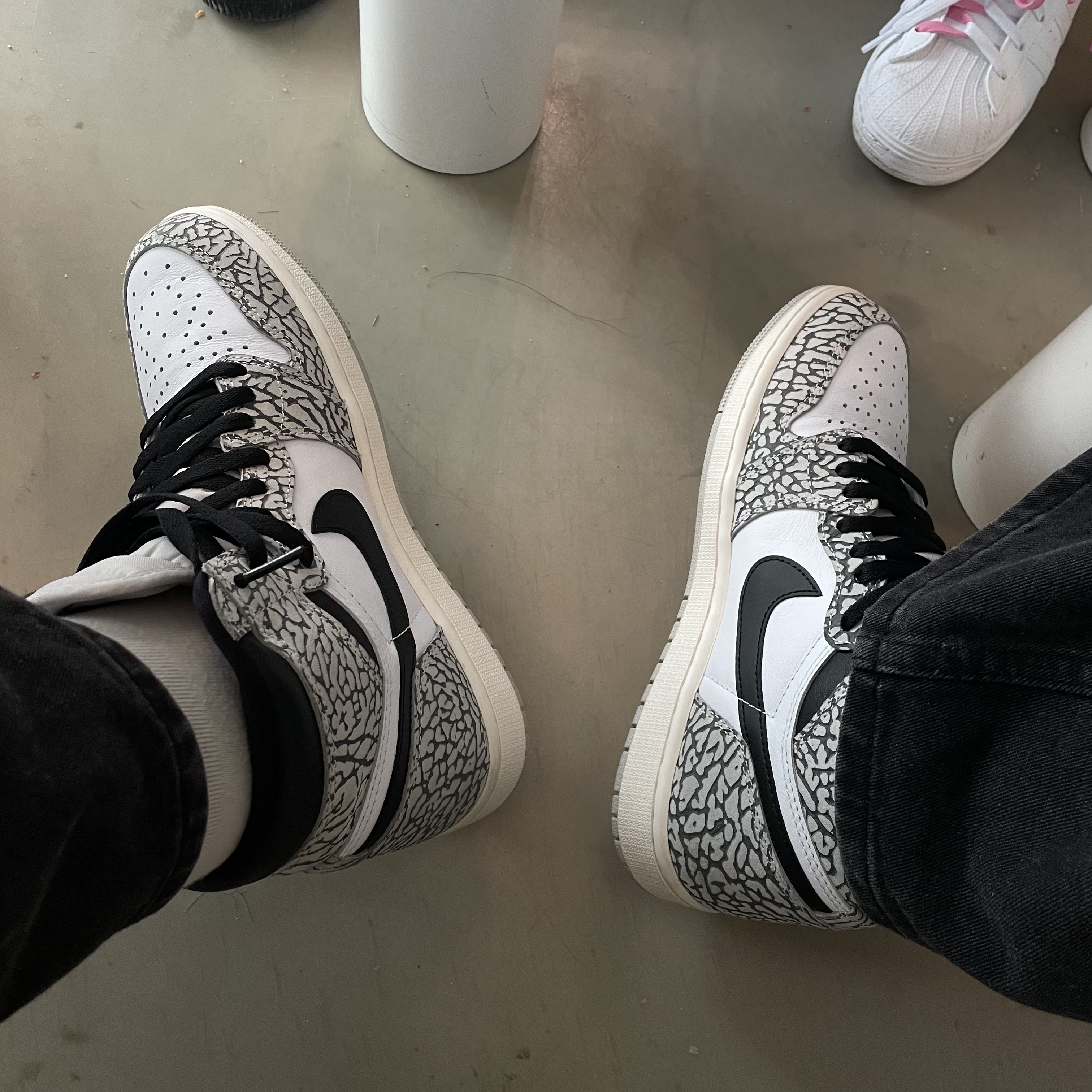 Jordan 1 Retro High OG White Cement 착용 스타일