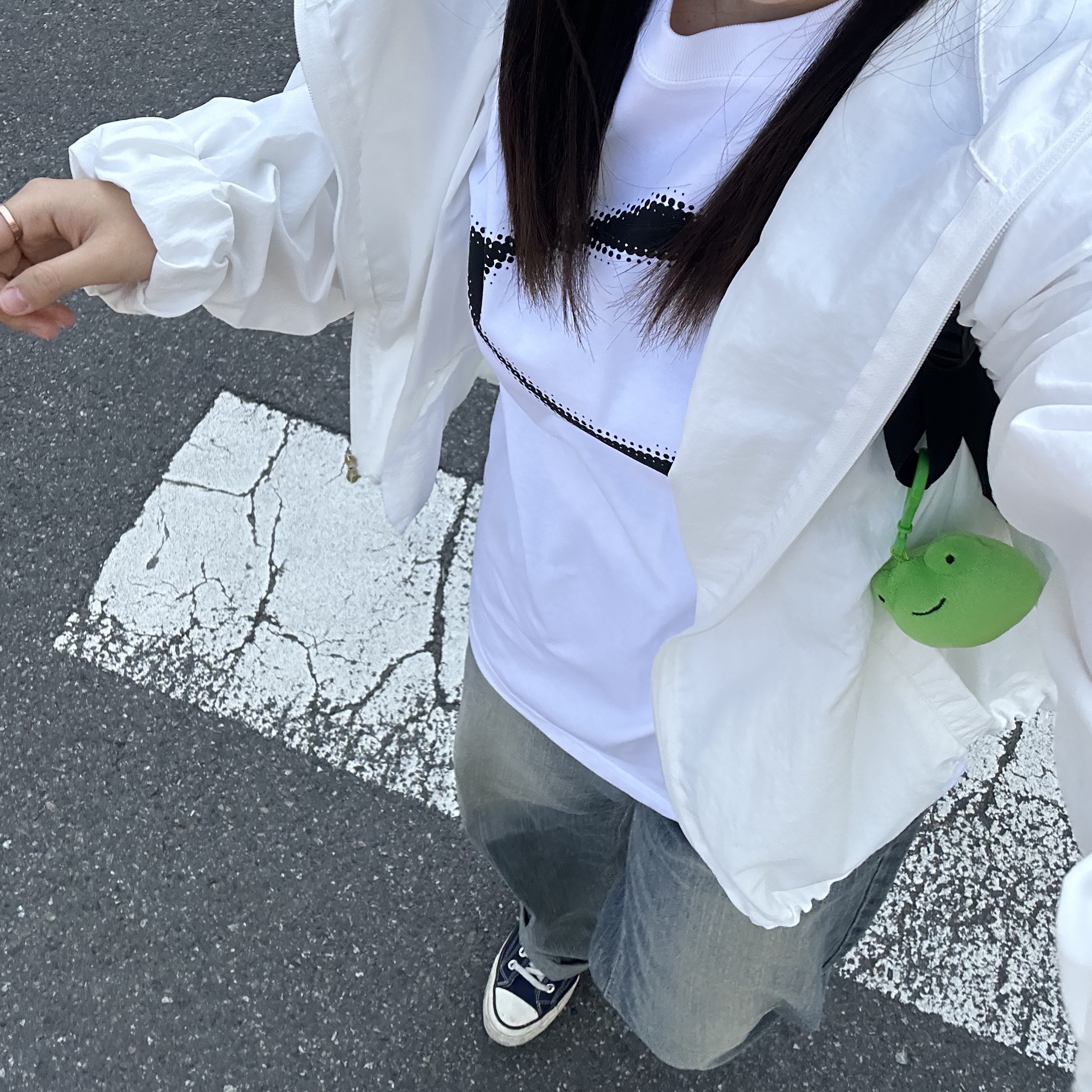 (W) Mischief Rhombus Blur T-Shirt Basic White 착용 스타일