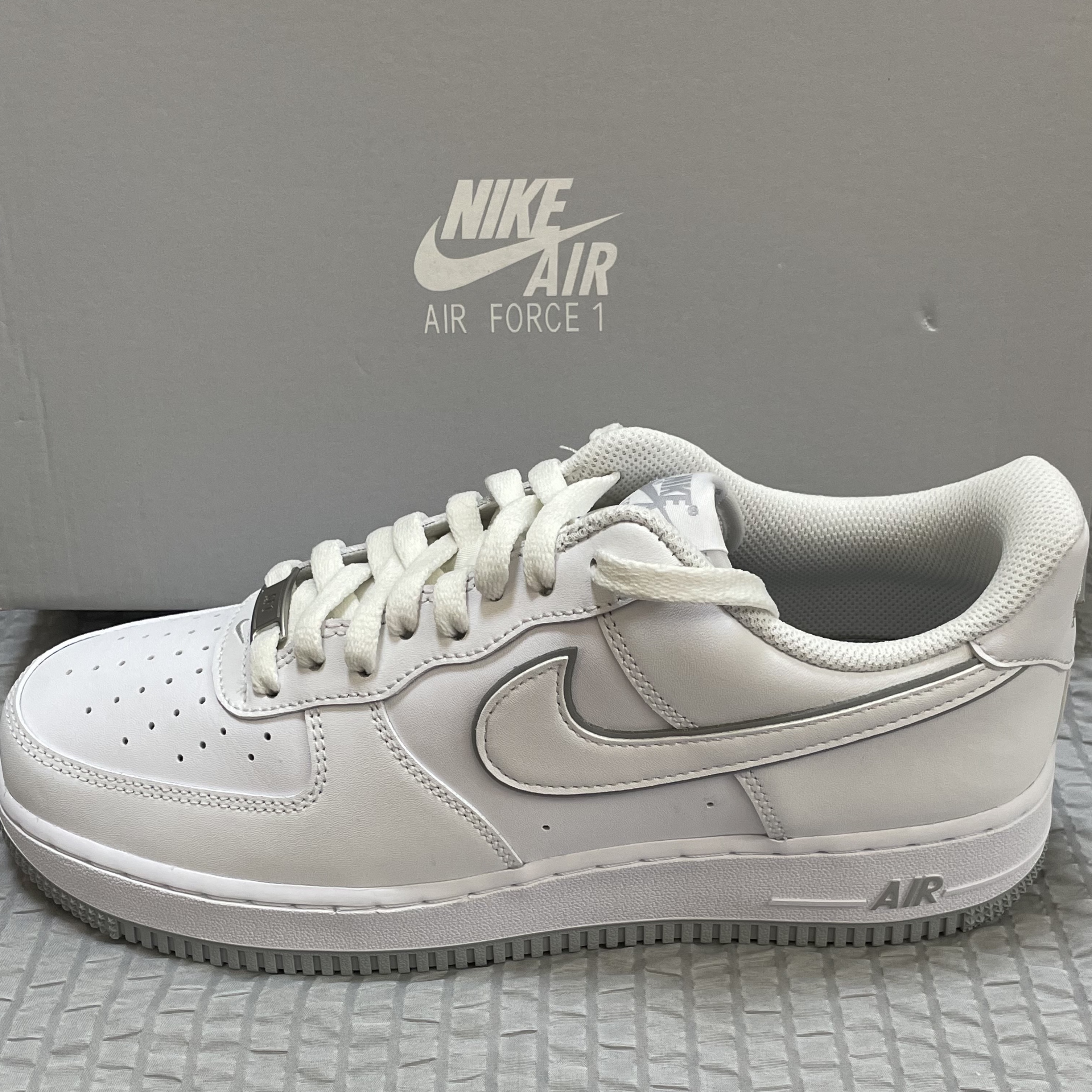 Nike Air Force 1 '07 White Wolf Grey 착용 스타일 - 3