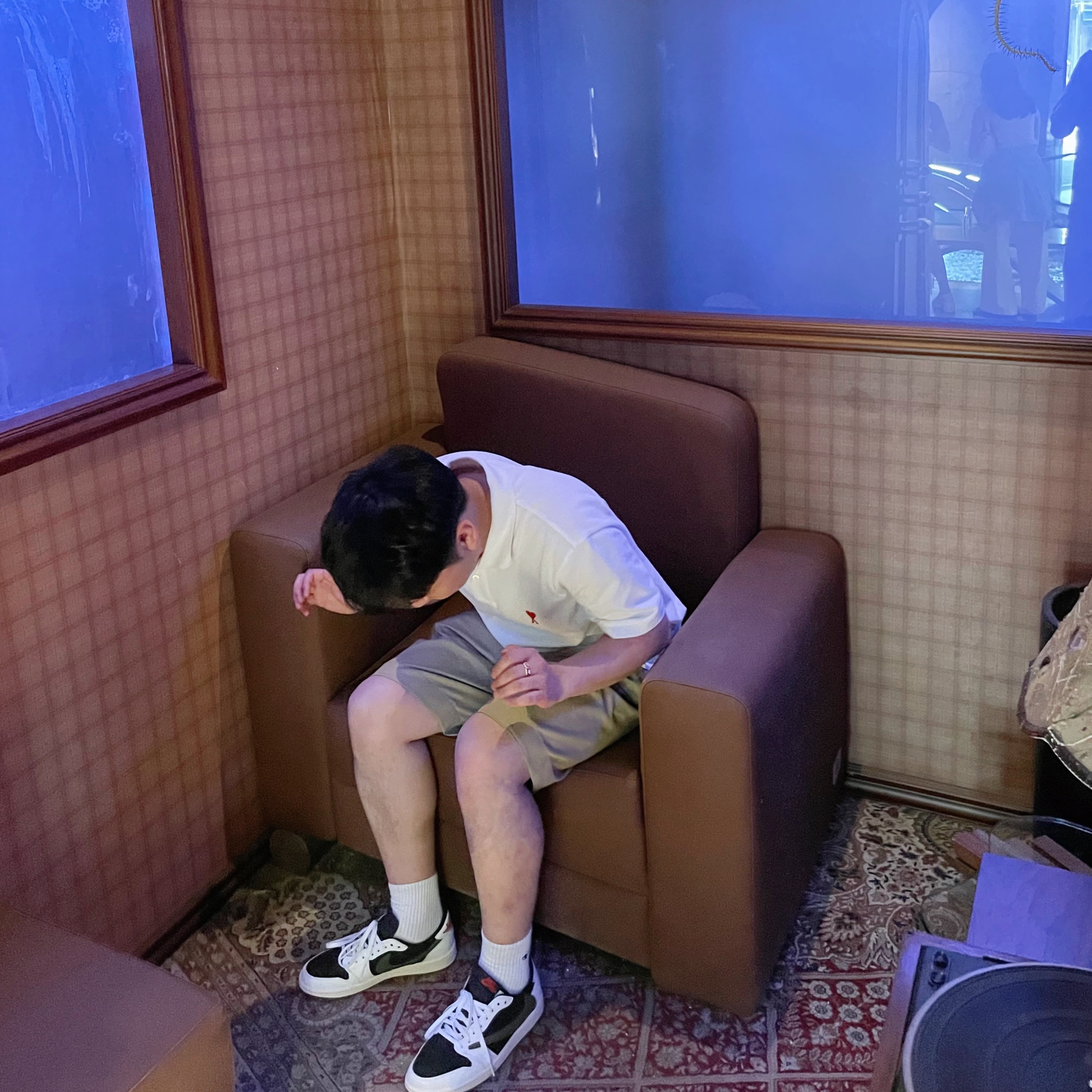 AMI de Coeur Polo Shirt White, (W) Jordan 1 x Travis Scott Retro Low OG SP Medium Olive 착용 스타일