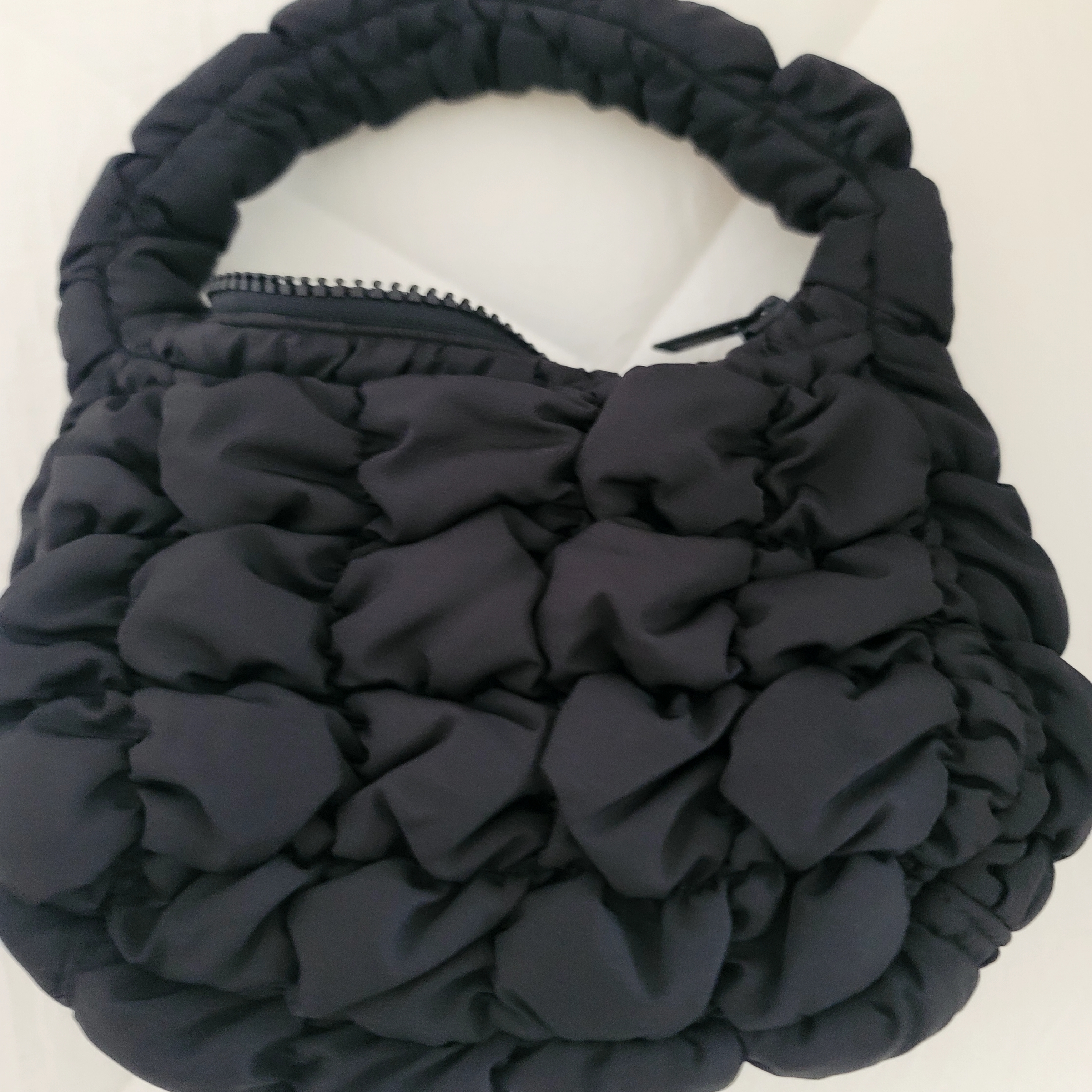 COS Quilted Micro Bag Black 착용 스타일