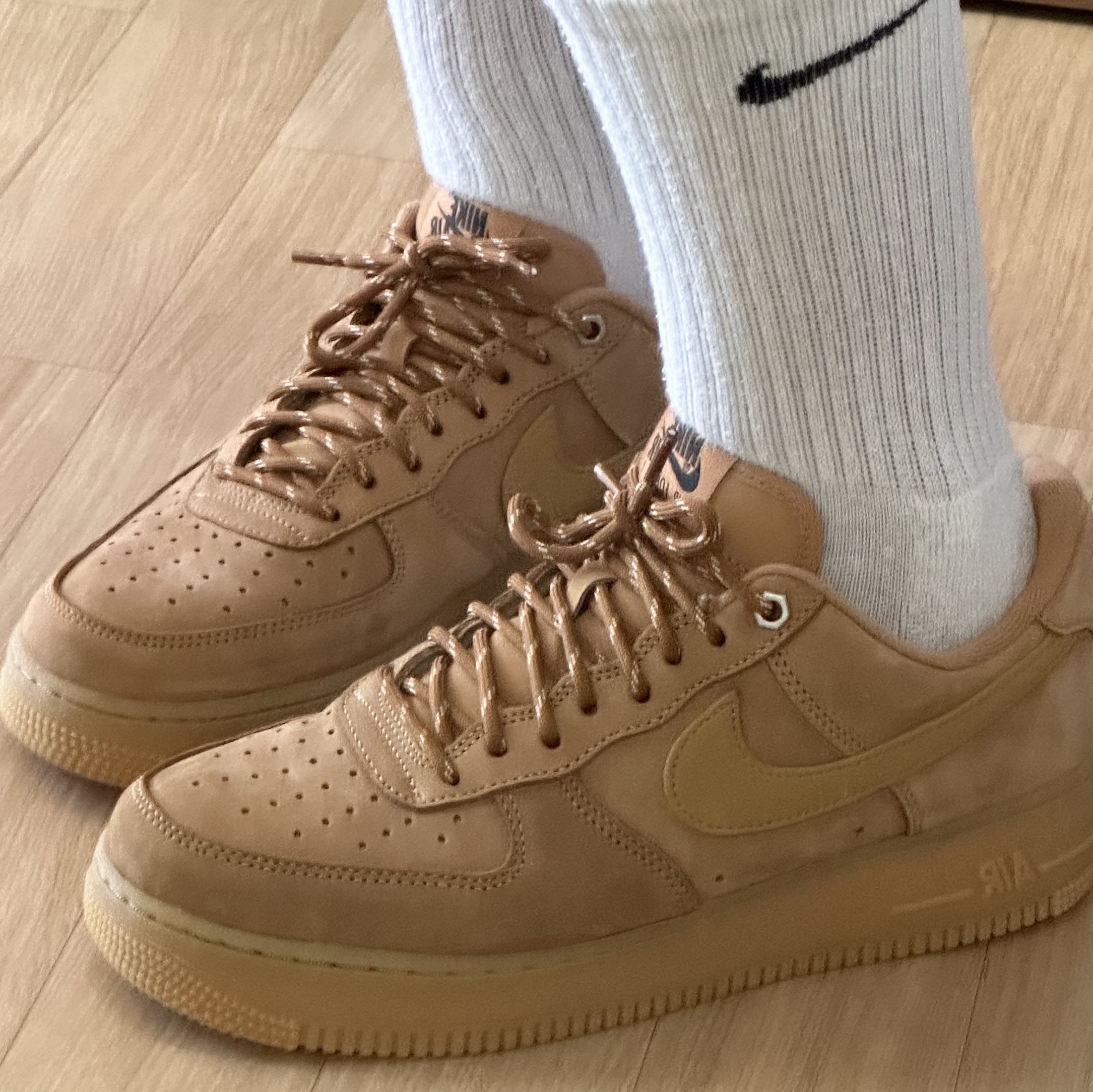 Nike Air Force 1 '07 WB Flax 착용 스타일