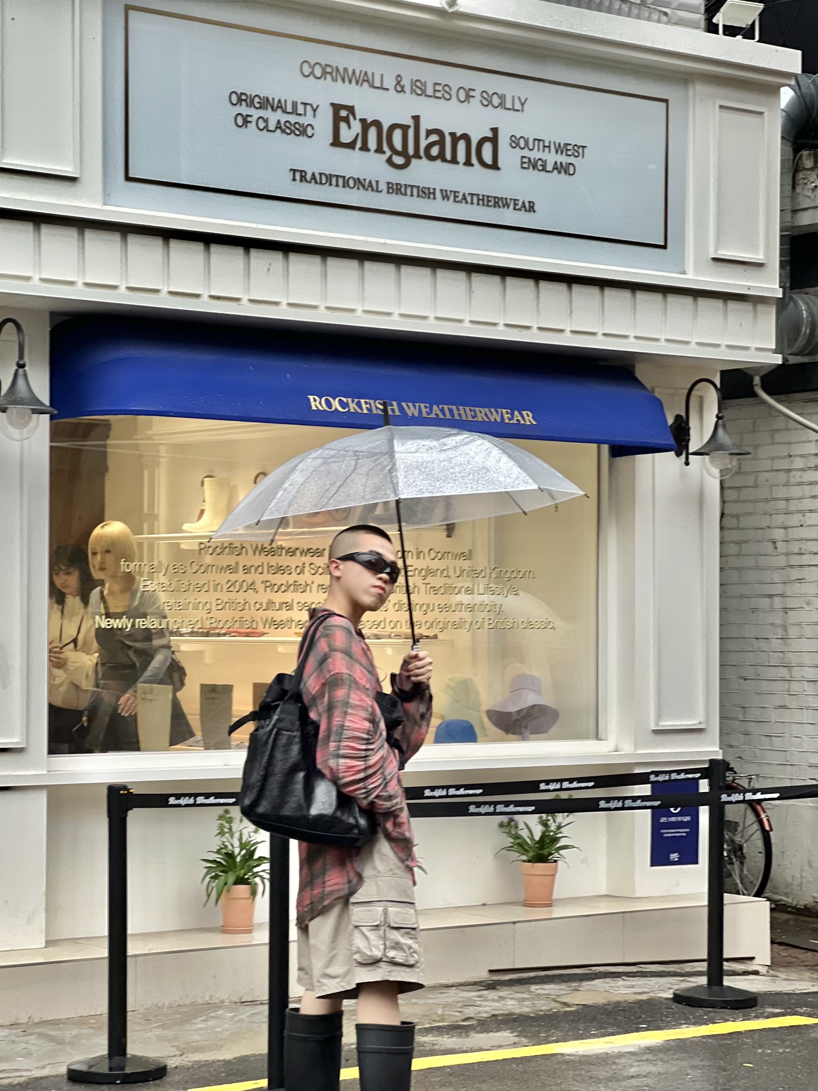 Balenciaga x Crocs Rubber Boot Black, Our Legacy Borrowed Shirt Big Lumbercheck Print 착용 스타일 - 2