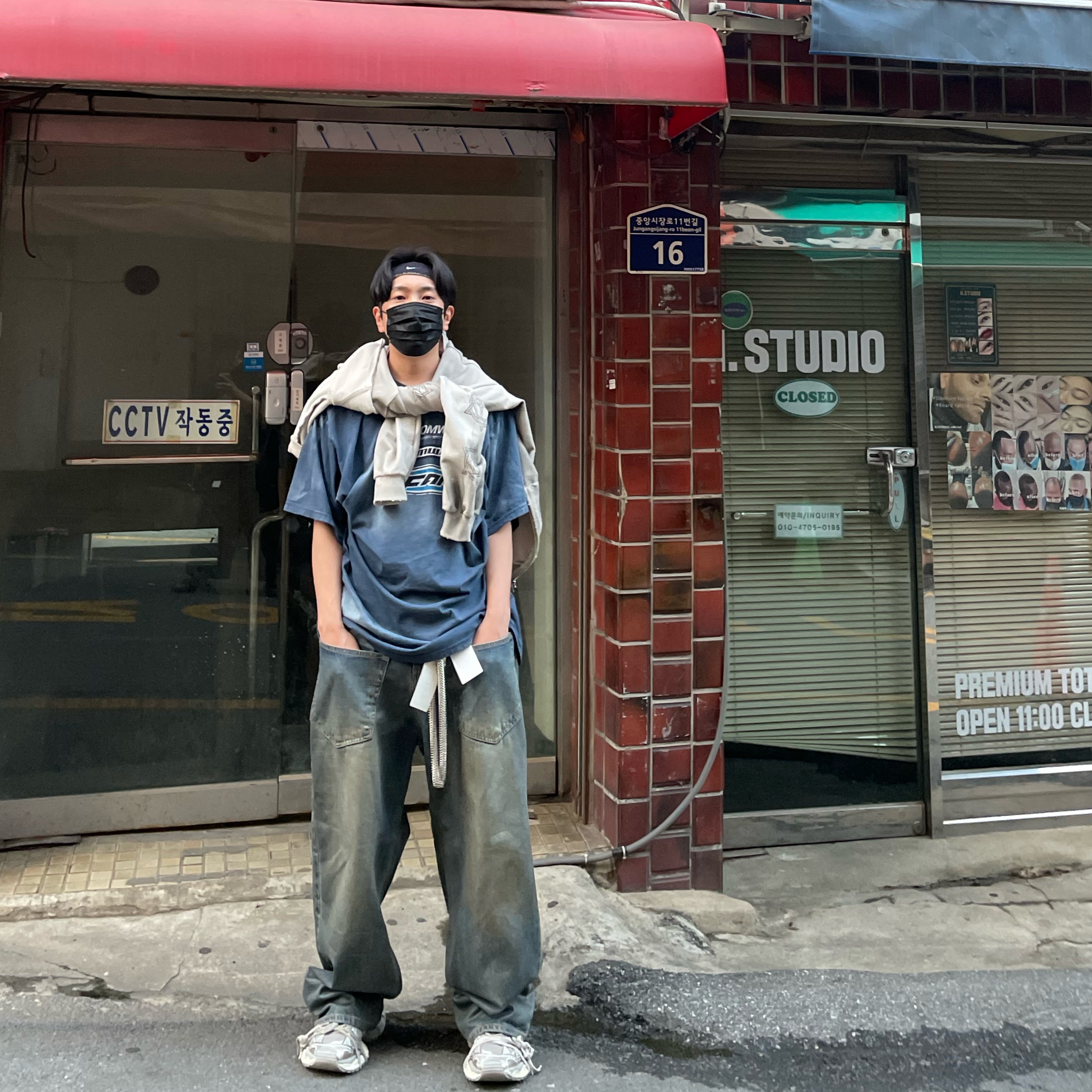 Project G/R Coated Backward Denim Pants Blue, Project G/R Furious Logo Applique Zip Hoodie Grey - 10 Corso Como Exclusive 착용 스타일 - 1