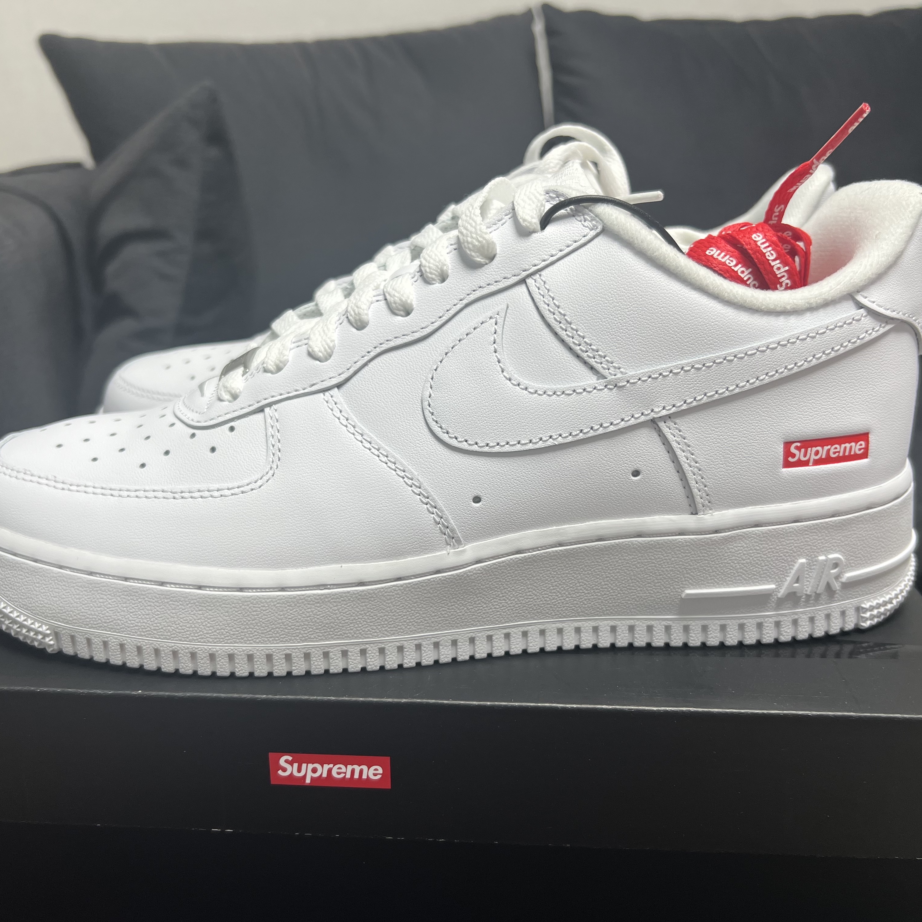 Nike x Supreme Air Force 1 Low White 착용 스타일 - 2