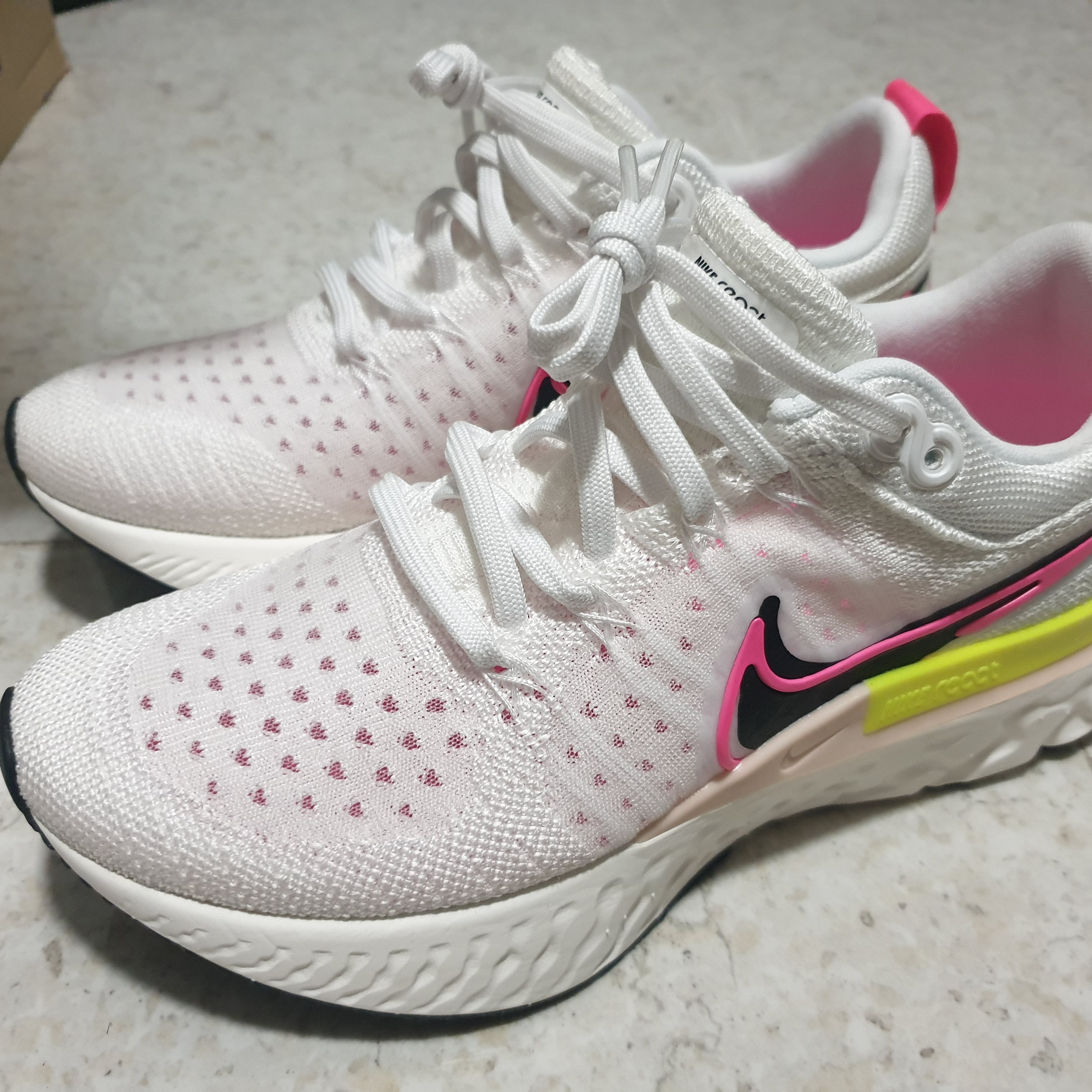 Nike React Infinity Run Flyknit 2 White Pink Blast 착용 스타일