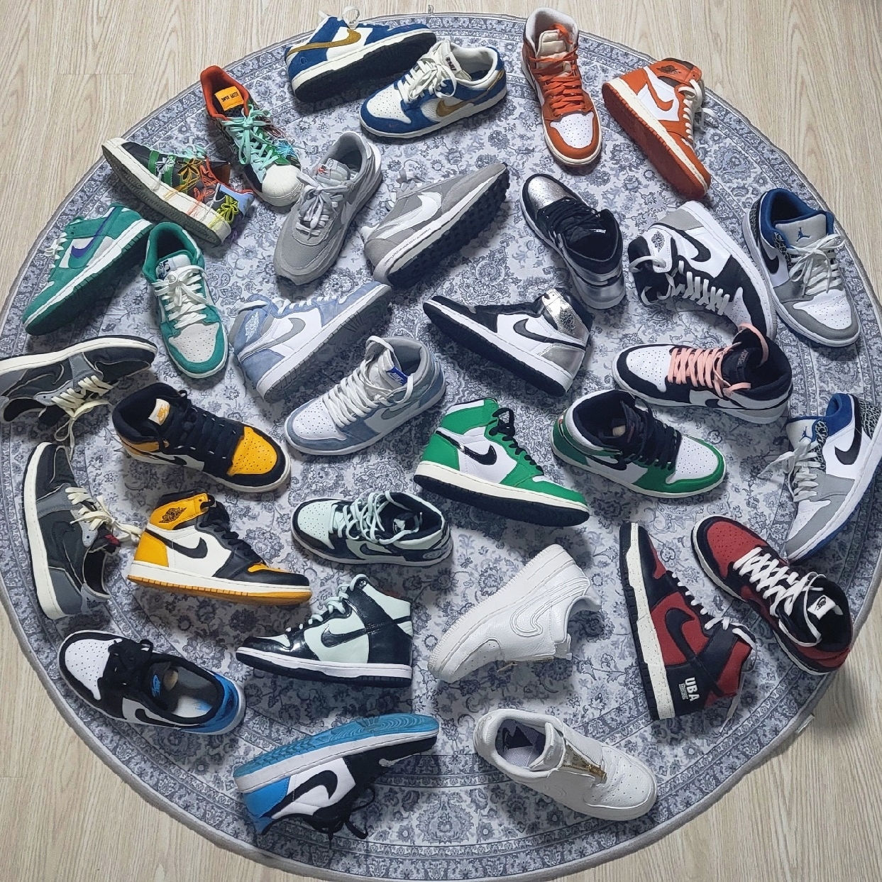 Jordan 1 Retro Low OG Black and Dark Powder Blue, Jordan 1 Retro High OG Bleached Coral 착용 스타일