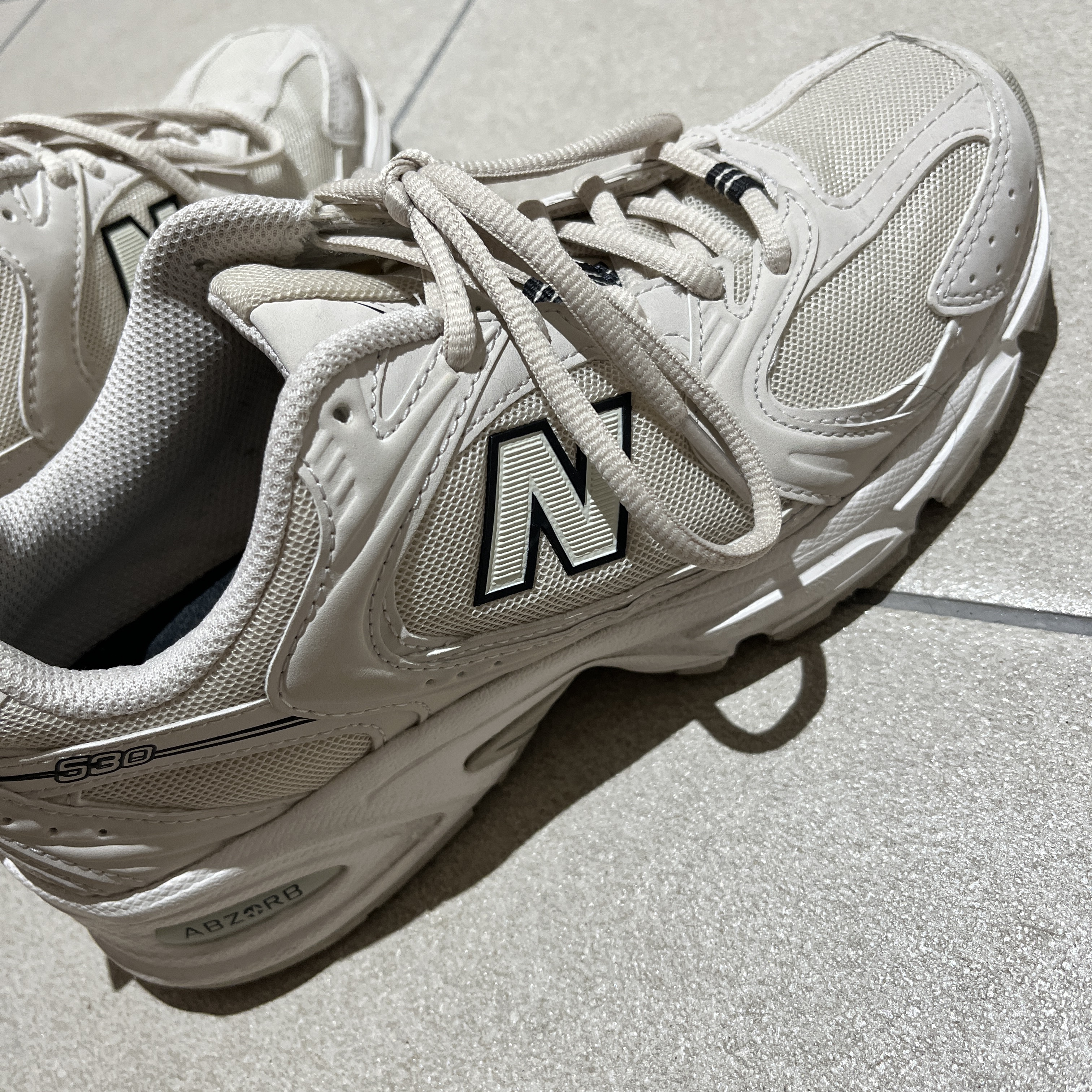 New Balance 530 Ivory 착용 스타일