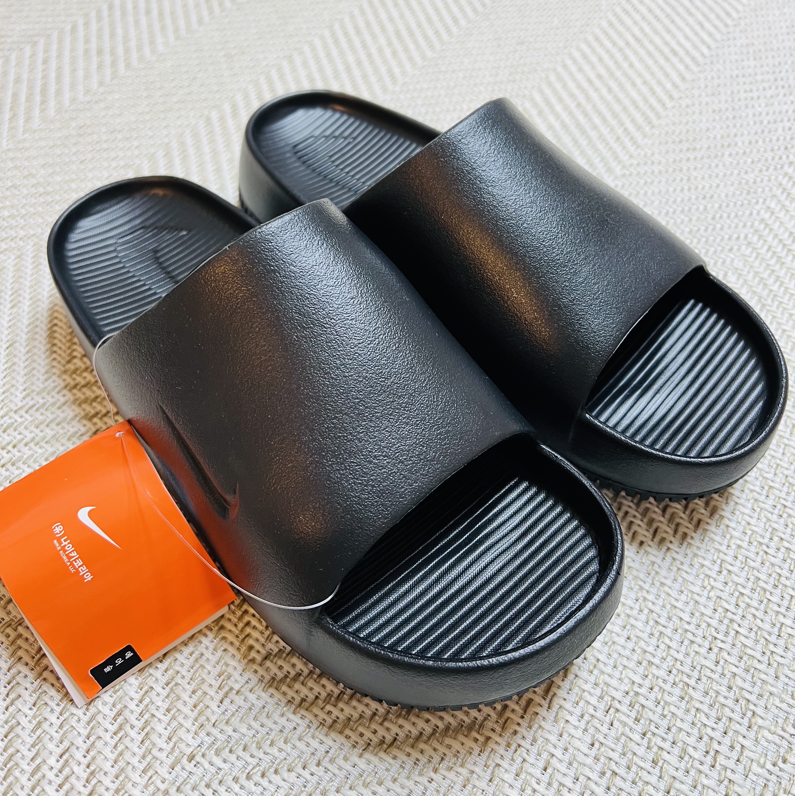 Nike Calm Slide Black 착용 스타일 - 4