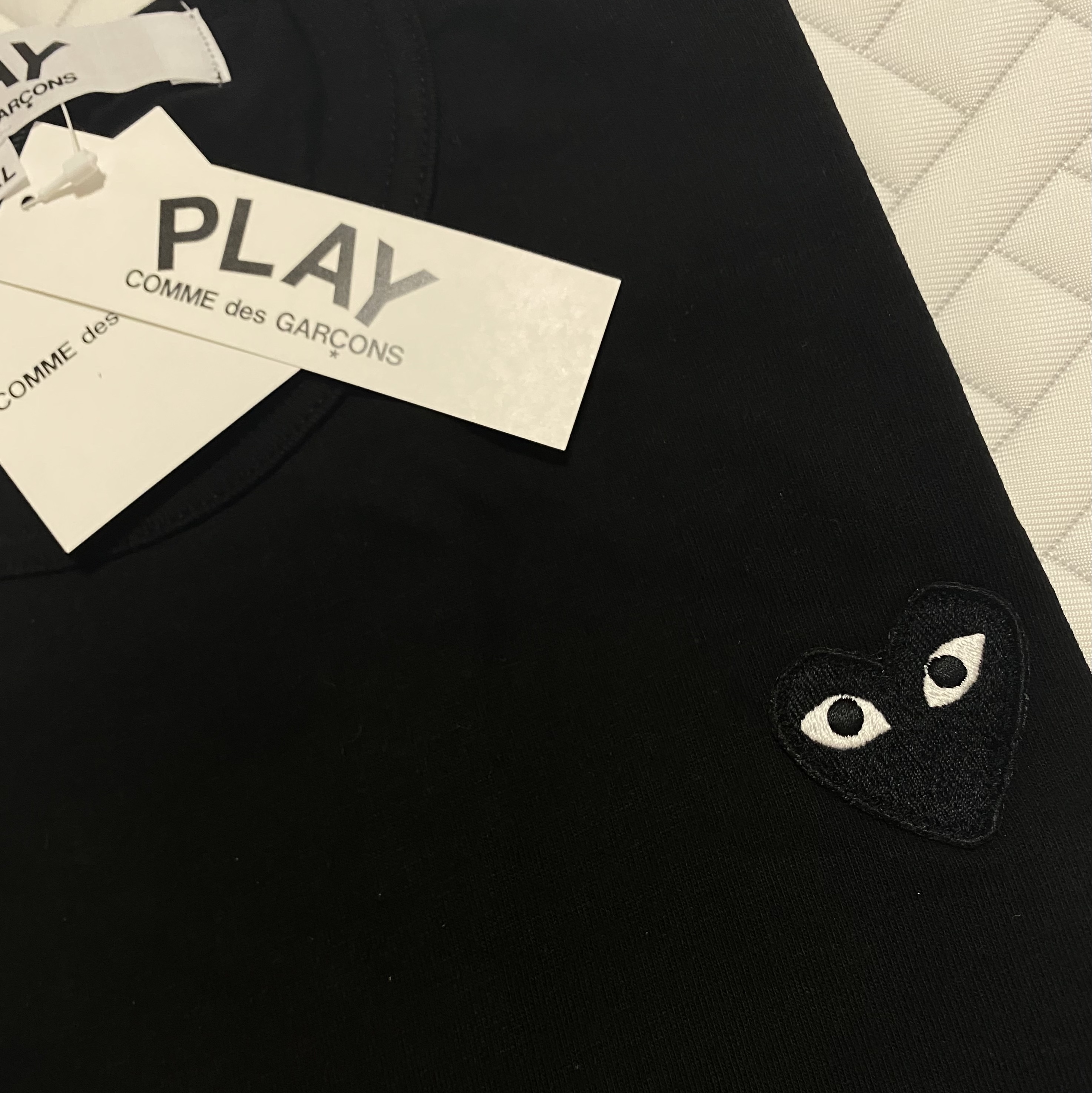 Play Comme des Garcons Black Heart T-Shirt Black 착용 스타일