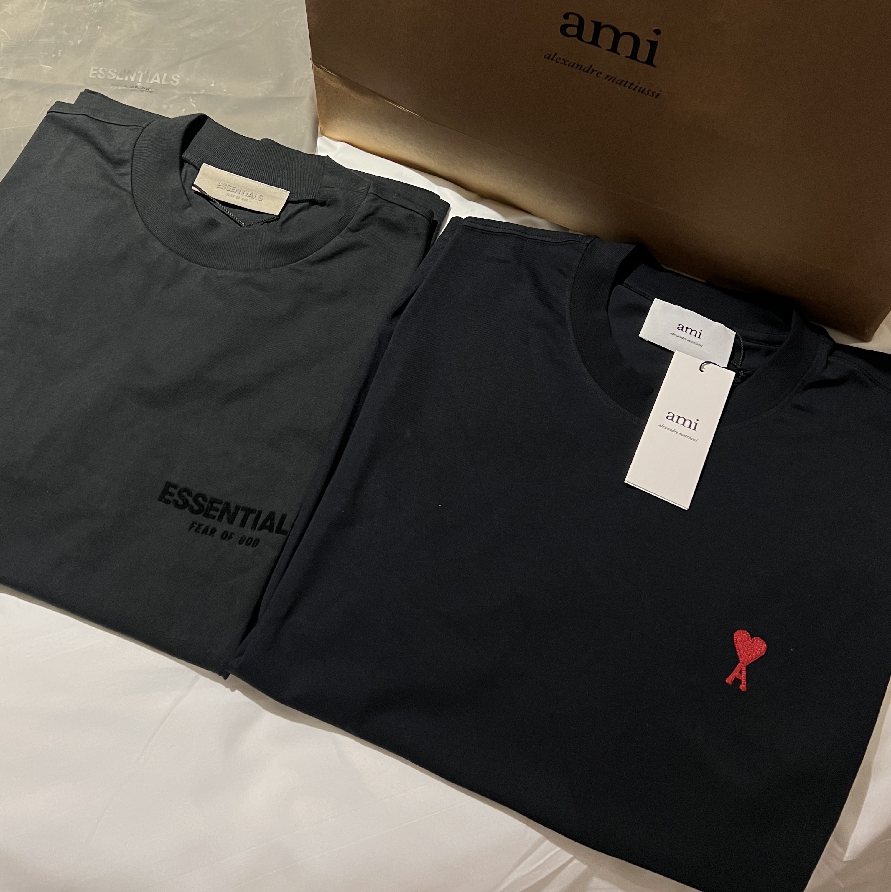 Essentials The Core Collection T-Shirt Stretch Limo, AMI de Coeur T-Shirt Black 착용 스타일