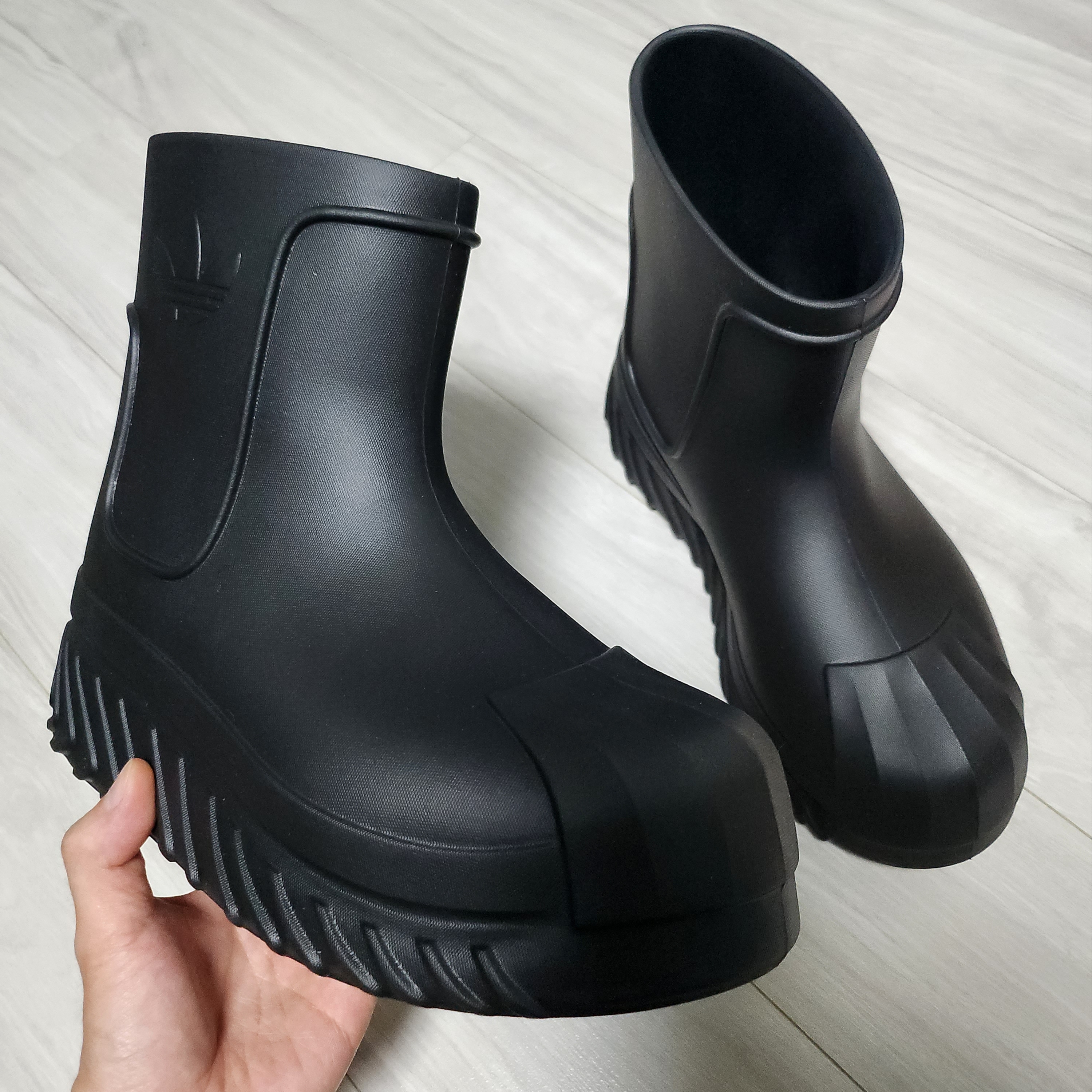 (W) Adidas Adifom Superstar Boot Black 착용 스타일 - 2
