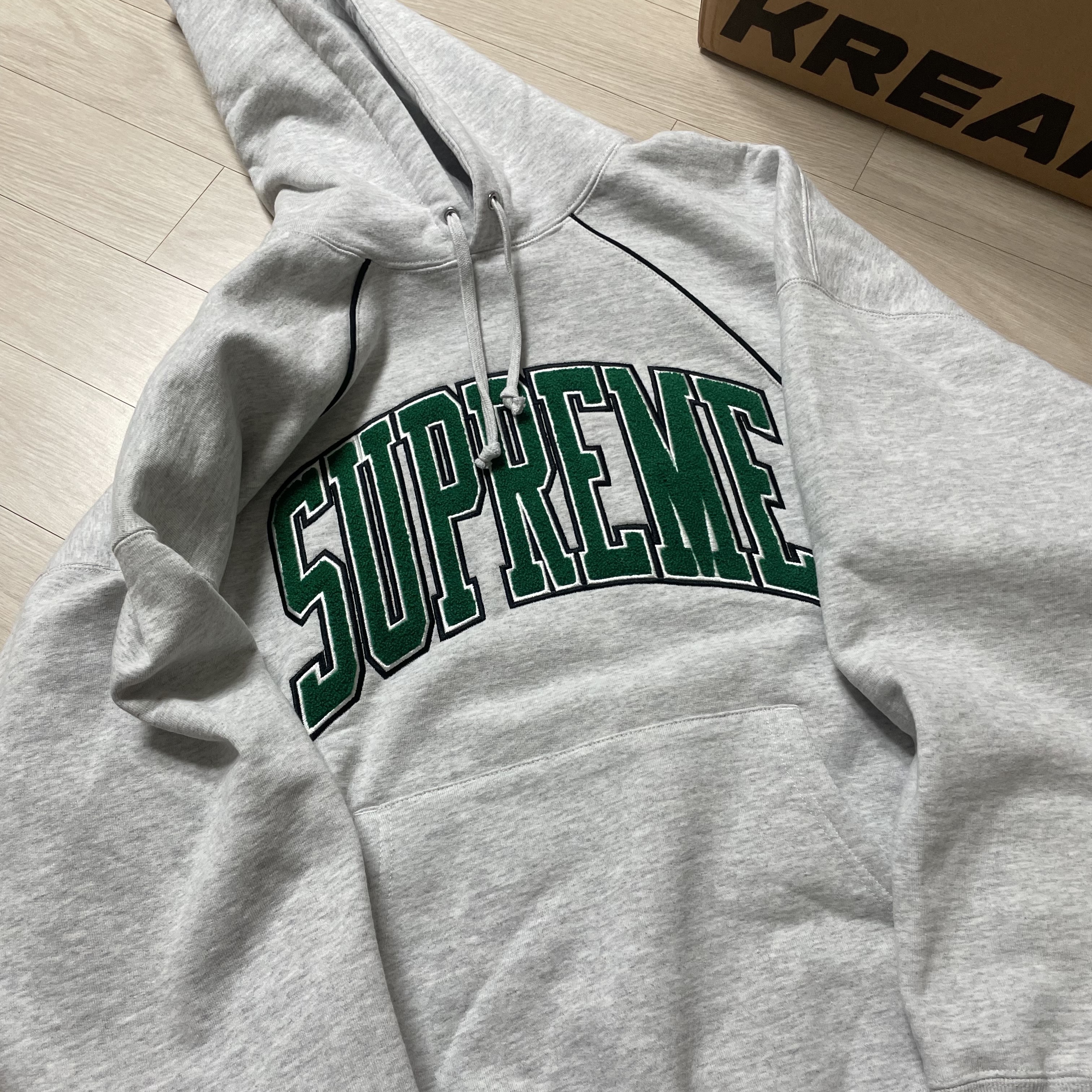 Supreme Boxy Piping Arc Hooded Sweatshirt Ash Grey - 23SS 착용 스타일