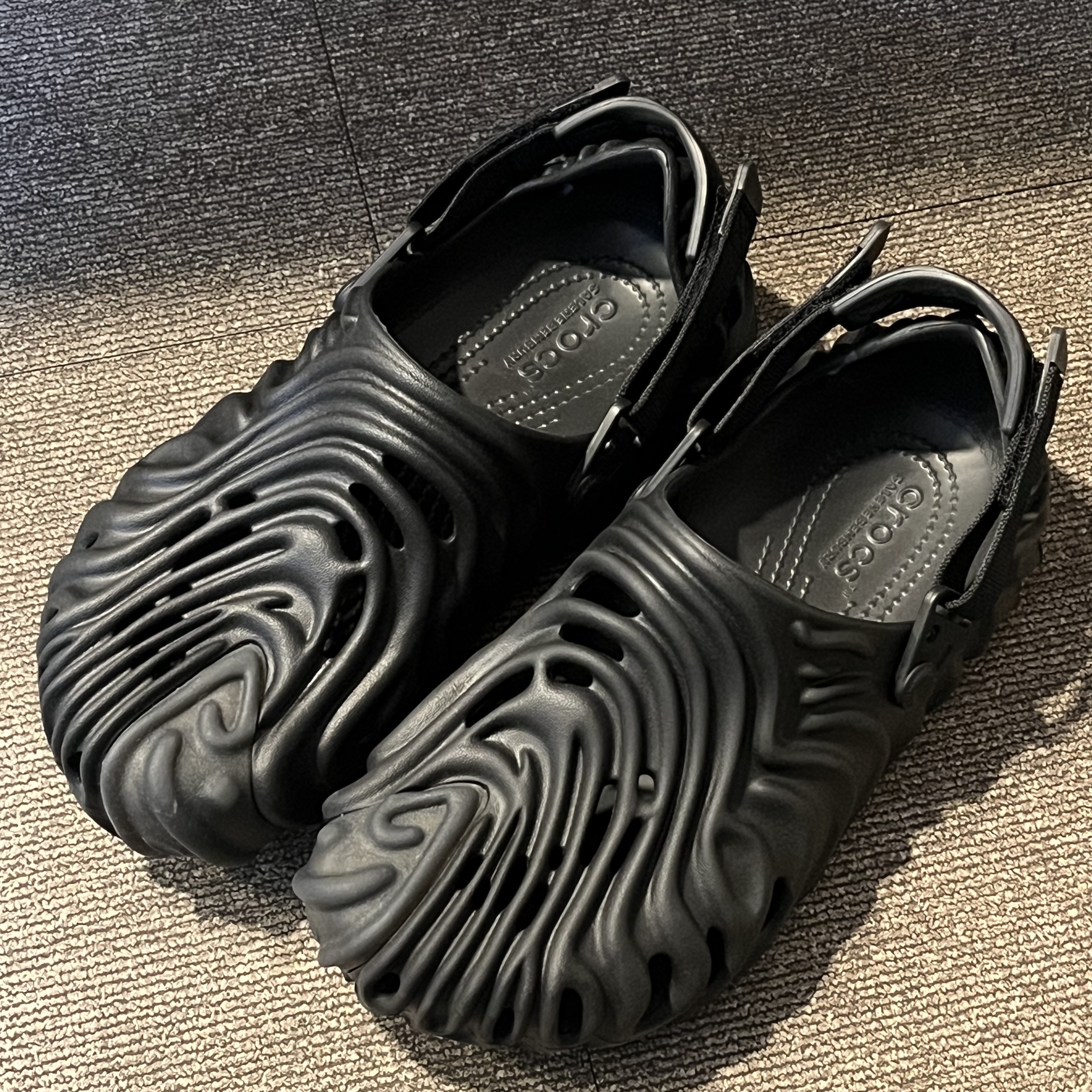 Crocs x Salehe Bembury Pollex Clog Sasquatch 착용 스타일 - 1