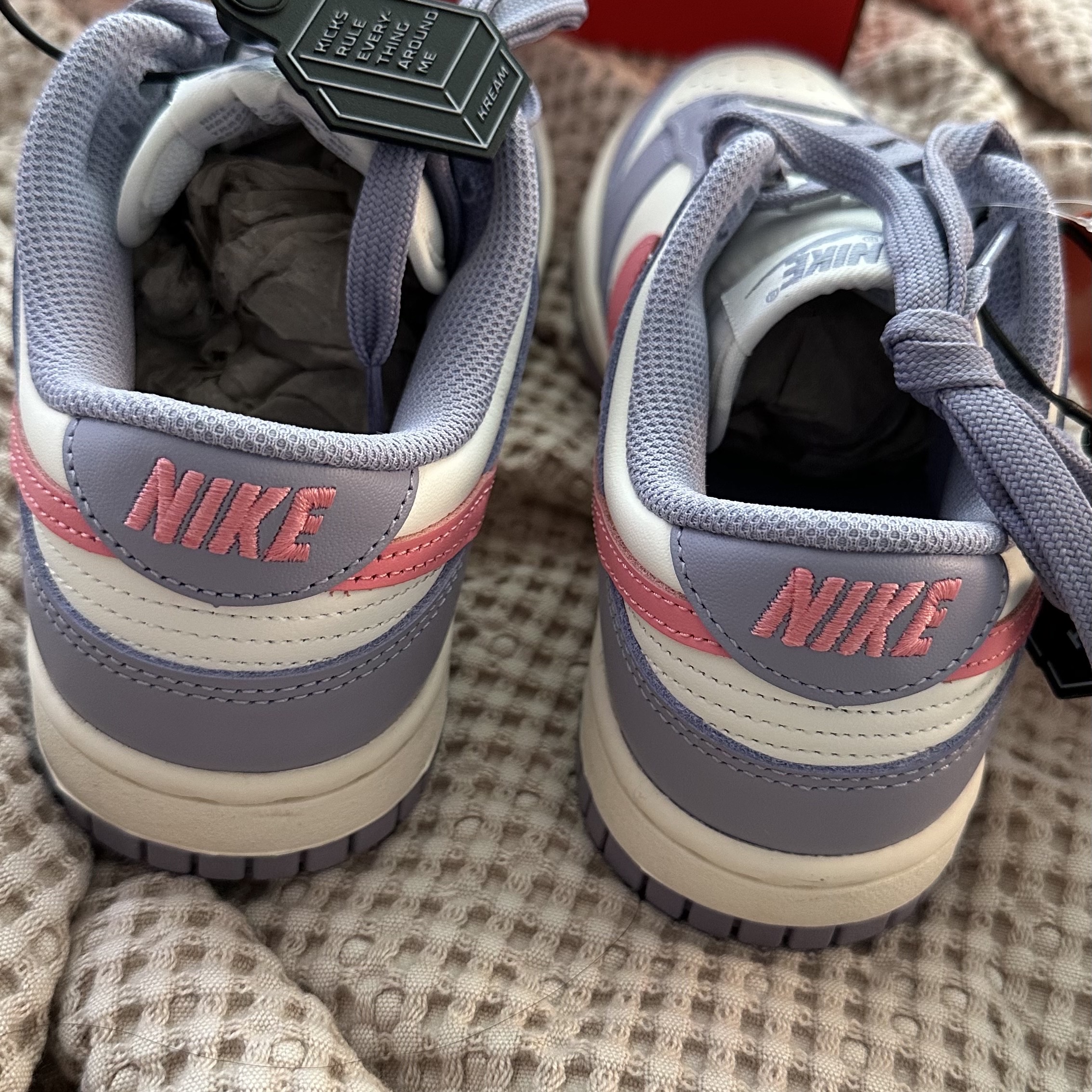 (W) Nike Dunk Low Indigo Haze Coral Chalk 착용 스타일 - 4
