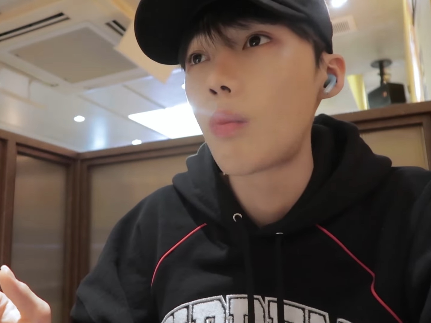 Supreme Boxy Piping Arc Hooded Sweatshirt Black - 23SS, Supreme Military Camp Cap Black - 22FW 착용 스타일 - 1