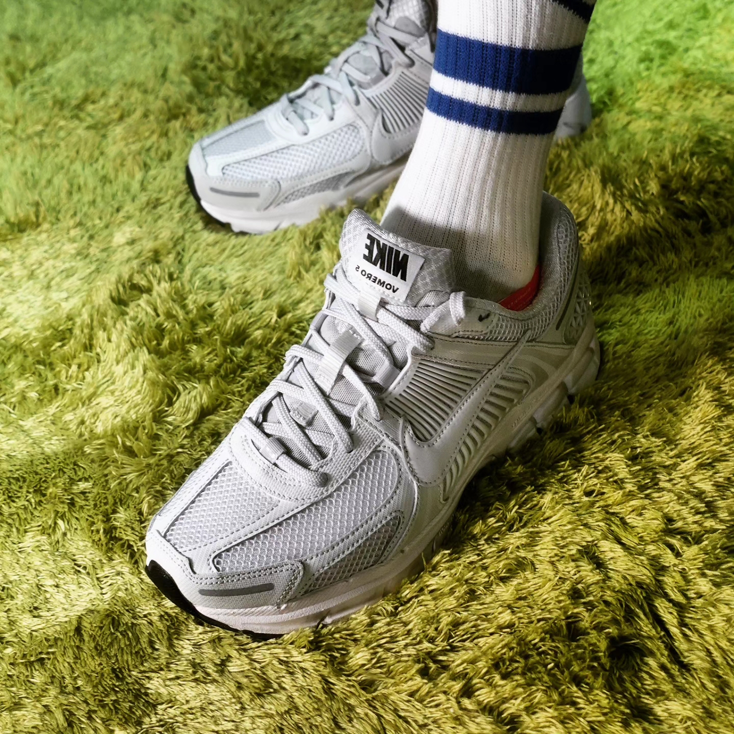 Nike Zoom Vomero 5 SP Vast Grey 2023, Nike Zoom Vomero 5 SP Vast Grey 2019 착용 스타일 - 2