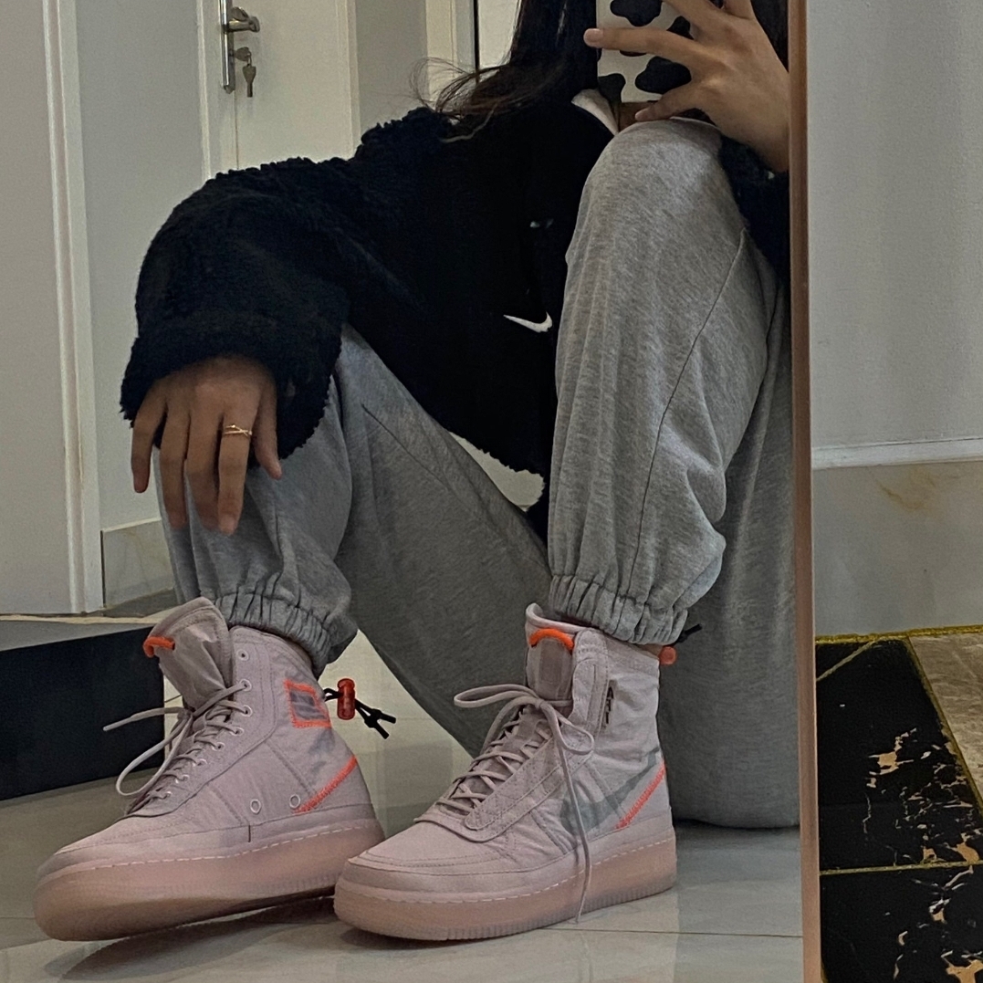 (W) Nike Air Force 1 High Shell Platinum Violet 착용 스타일 - 2