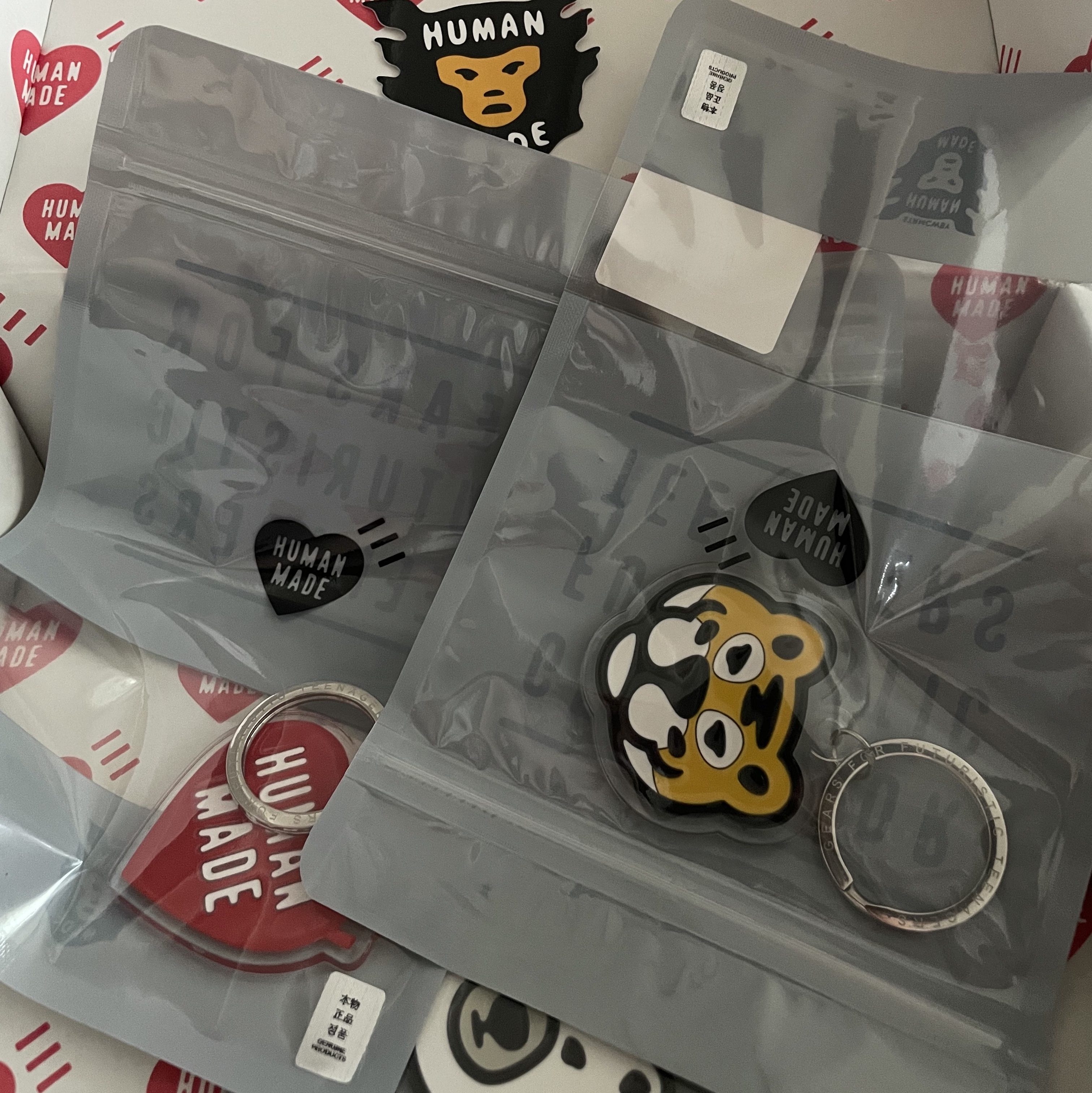 Human Made Acrylic Animal Keyring Yellow, Human Made Acrylic Animal Keyring White 착용 스타일
