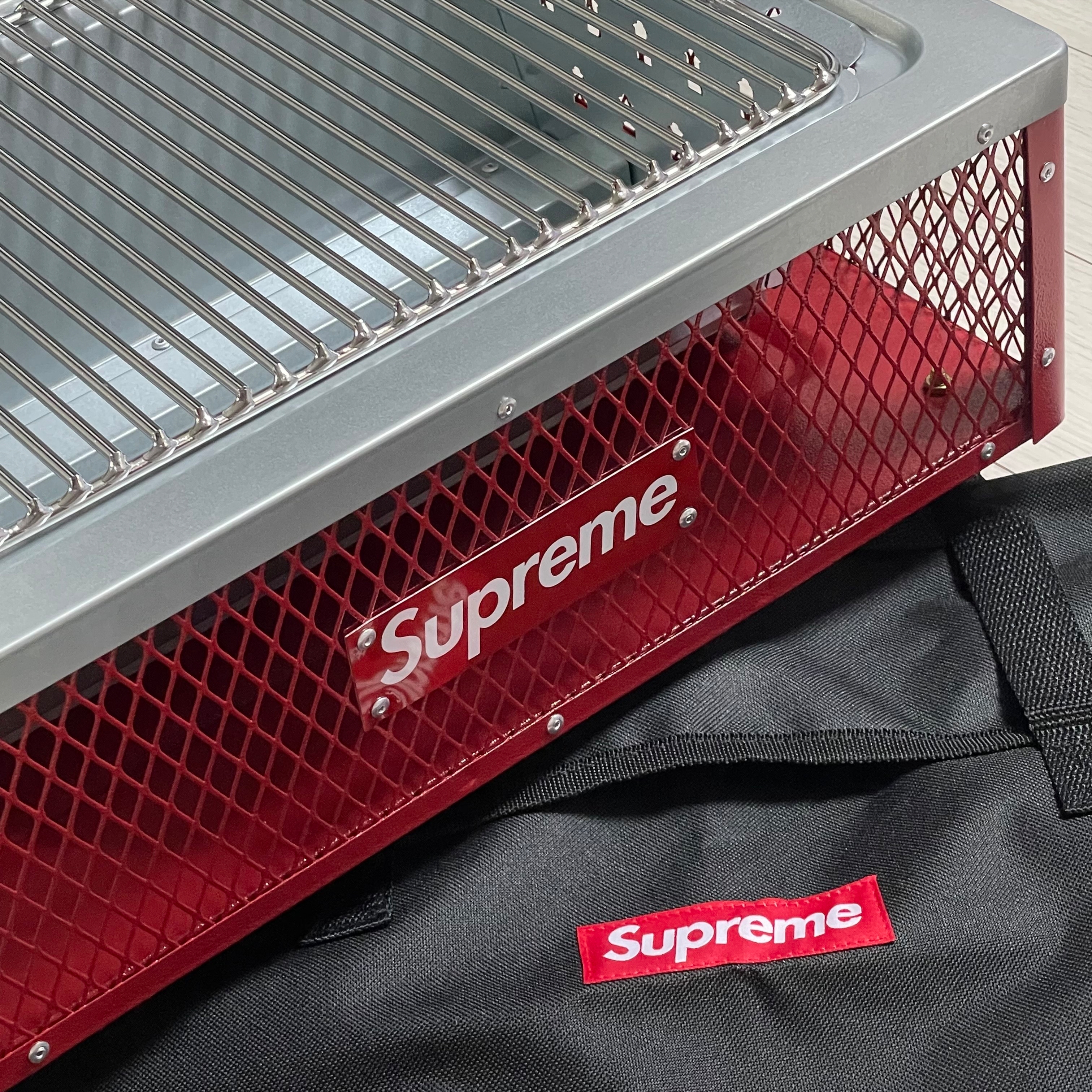 Supreme x Coleman Charcoal Grill Red - 23SS 착용 스타일
