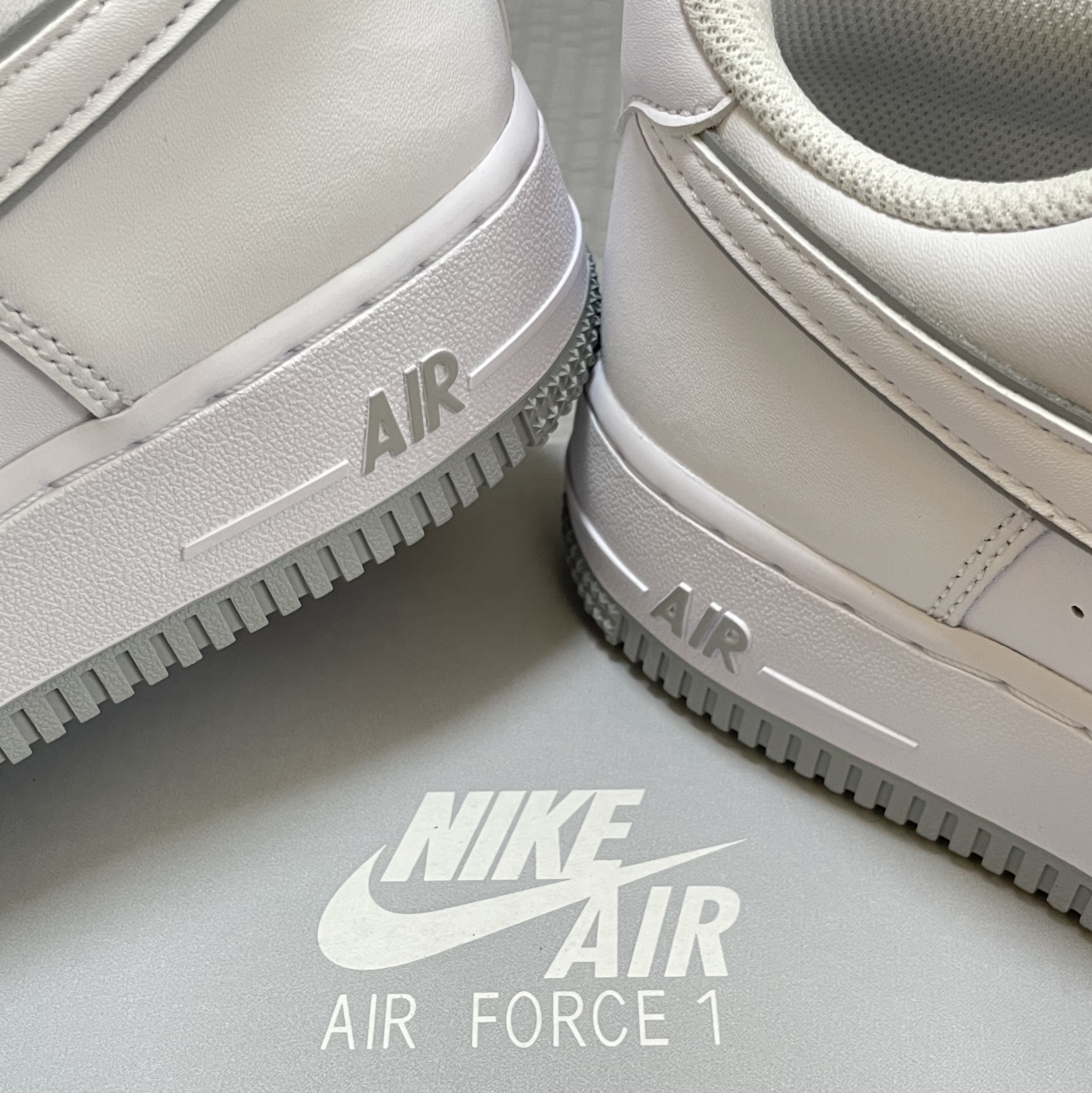 Nike Air Force 1 '07 White Wolf Grey 착용 스타일 - 2