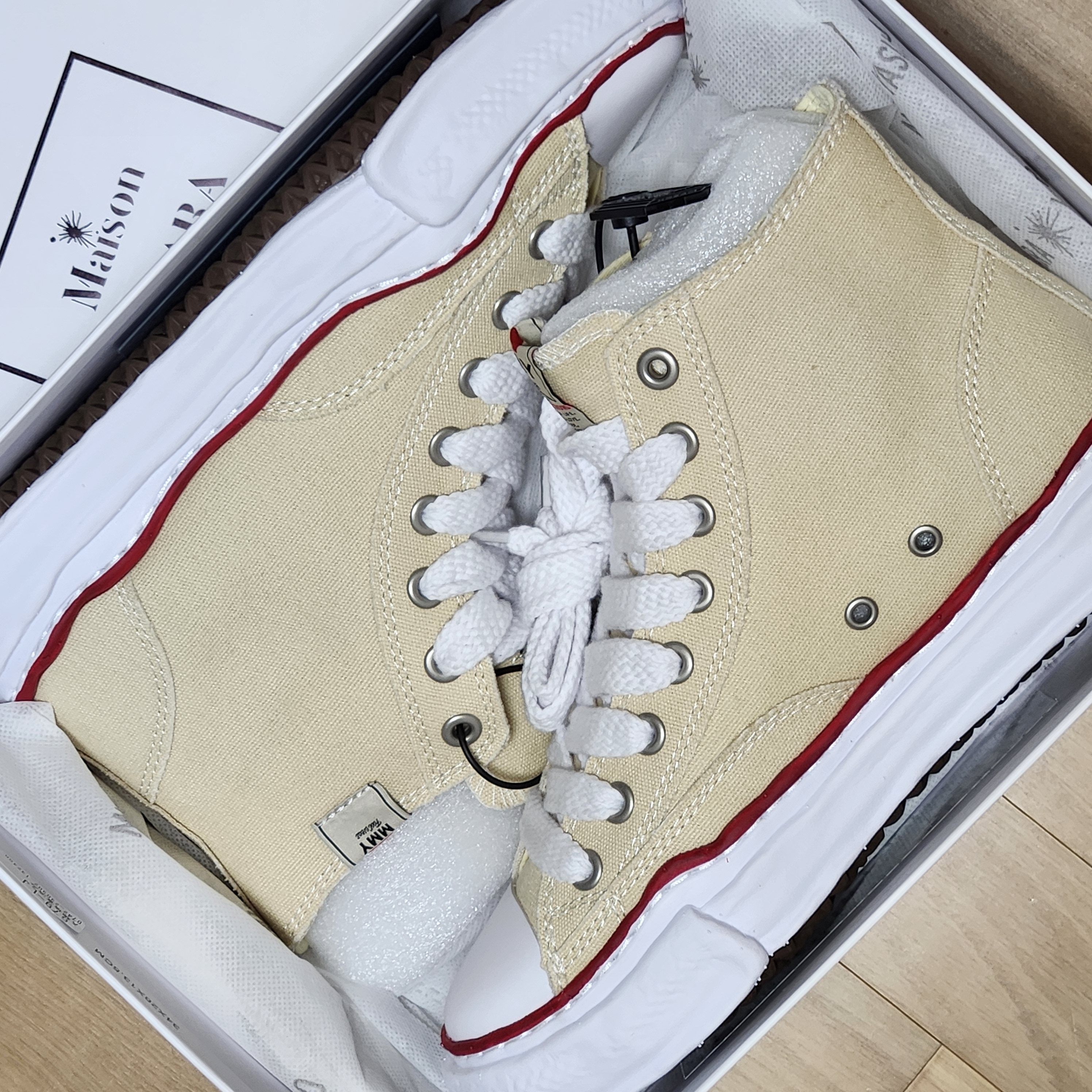 Maison Mihara Yasuhiro Peterson OG Sole Canvas High-top Sneakers Natural 착용 스타일