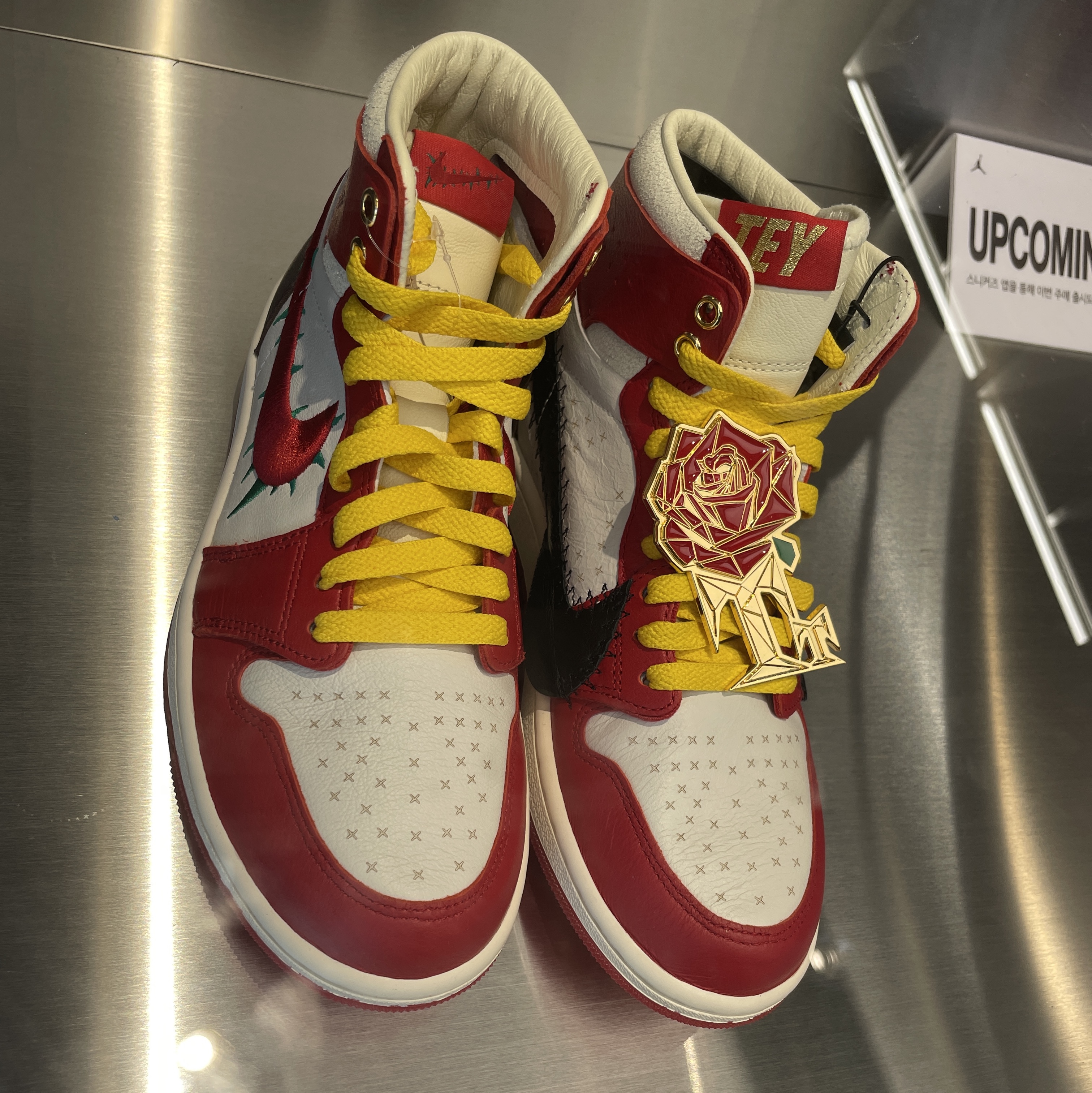 (W) Jordan 1 x Teyana Taylor Zoom CMFT 2 Gym Red 착용 스타일