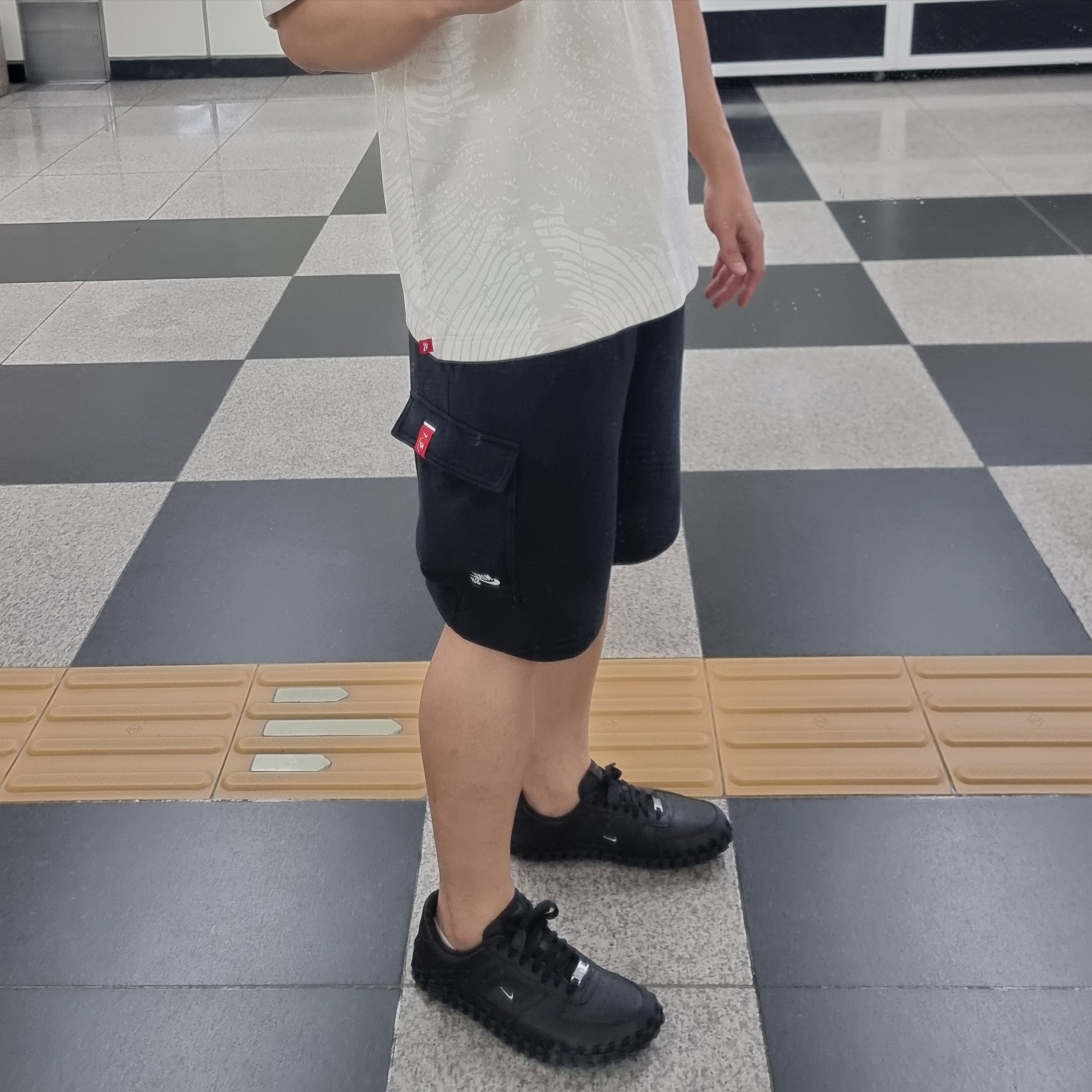 Nike x Jacquemus J Force 1 Low LX SP Black 착용 스타일 - 4