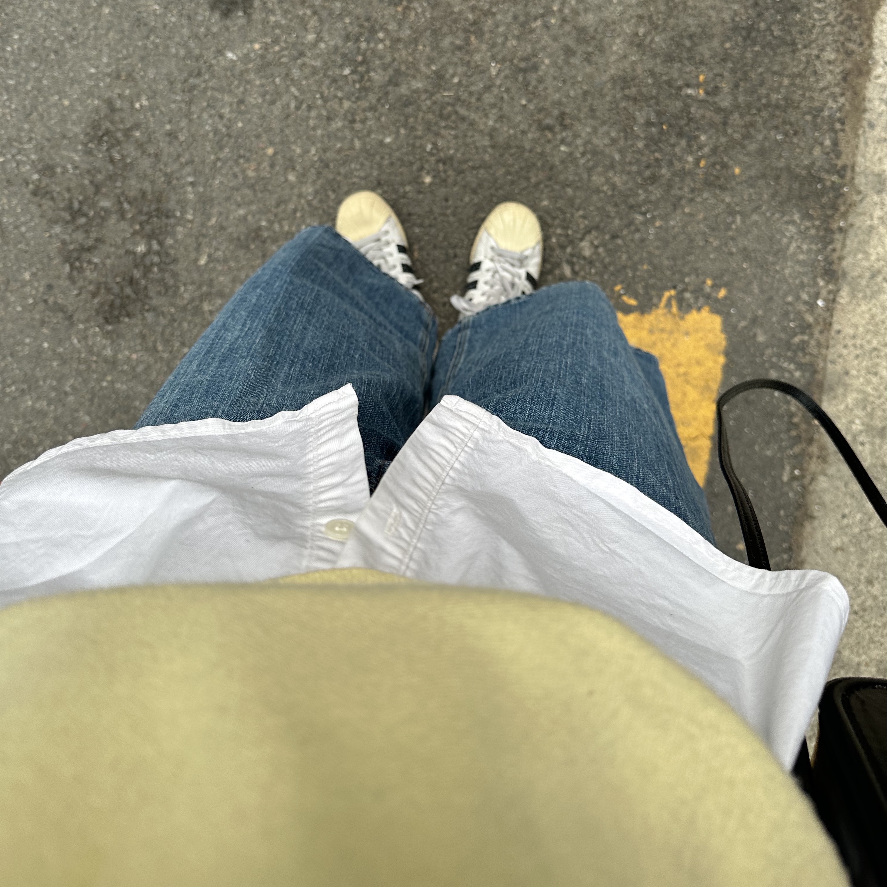 Adidas Superstar Premium White Black 착용 스타일