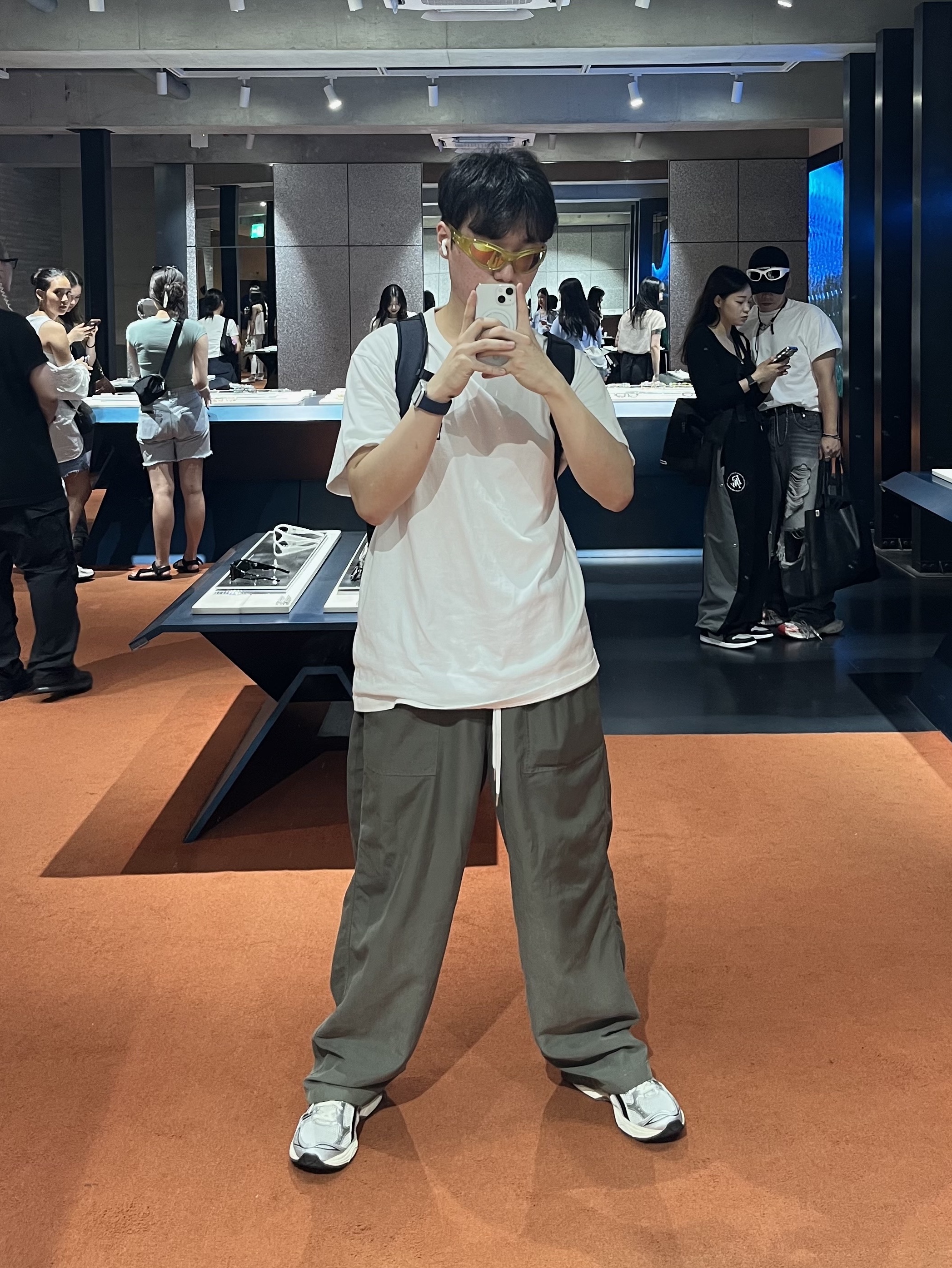 Gentle Monster x Maison Margiela MM003 Yellow Blue Mirror, Asics x JJJJound Gel-Kayano 14 Silver Black 착용 스타일
