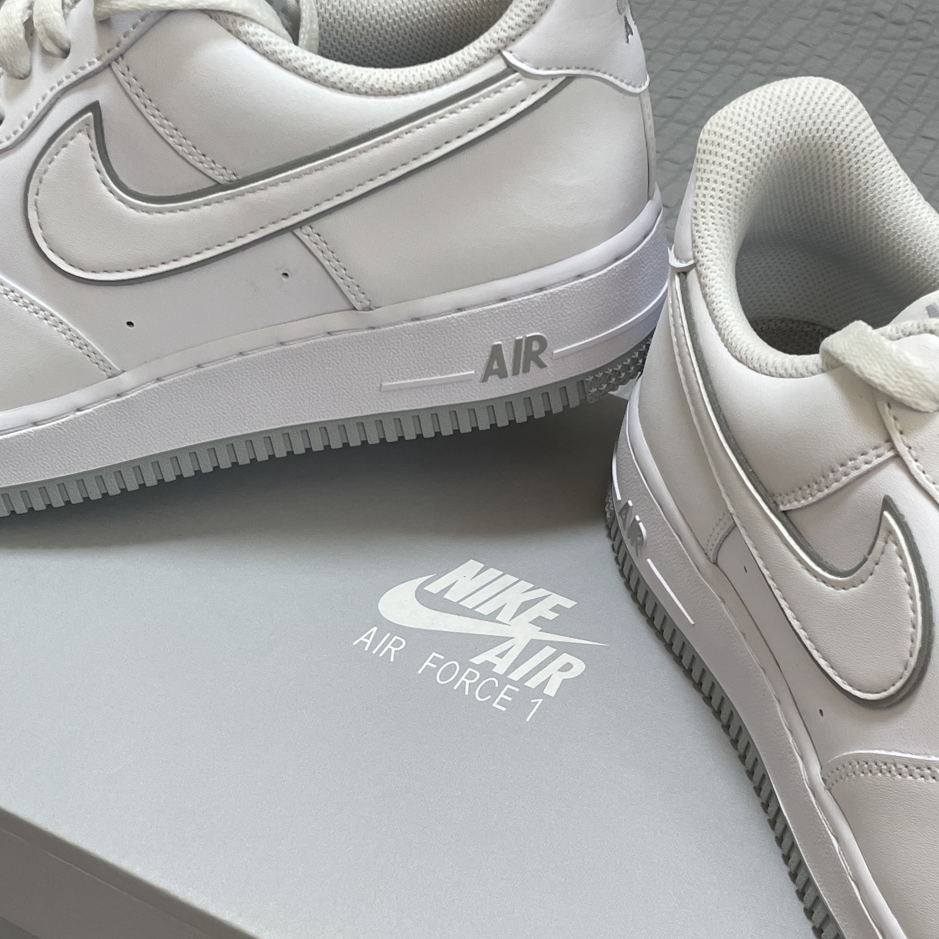 Nike Air Force 1 '07 White Wolf Grey 착용 스타일 - 1