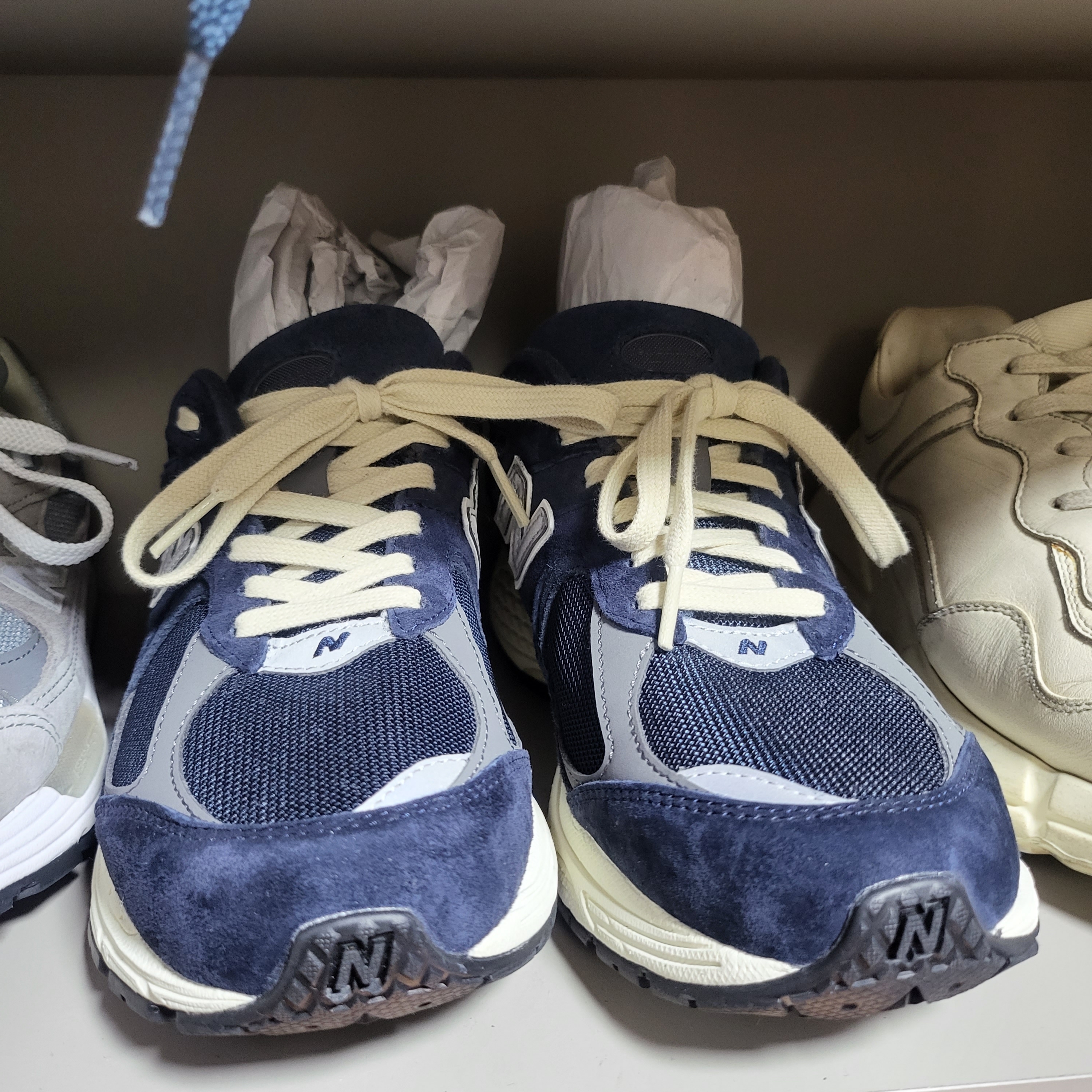 New Balance 2002R Eclipse Castlerock 착용 스타일